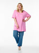 Single colour oversized t-shirt with v-neck, Pink, Model image number 1