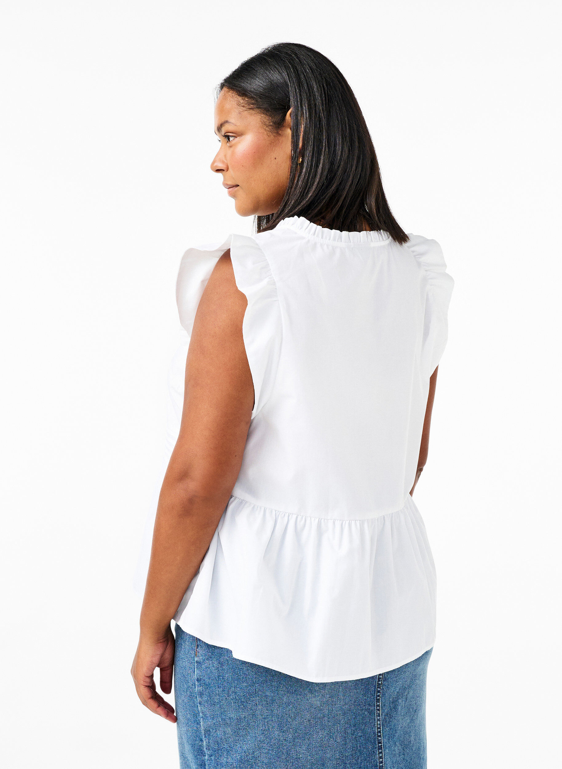Zizzifashion Sleeveless top with pin-tuck and ruffle details, White, Model image number 2
