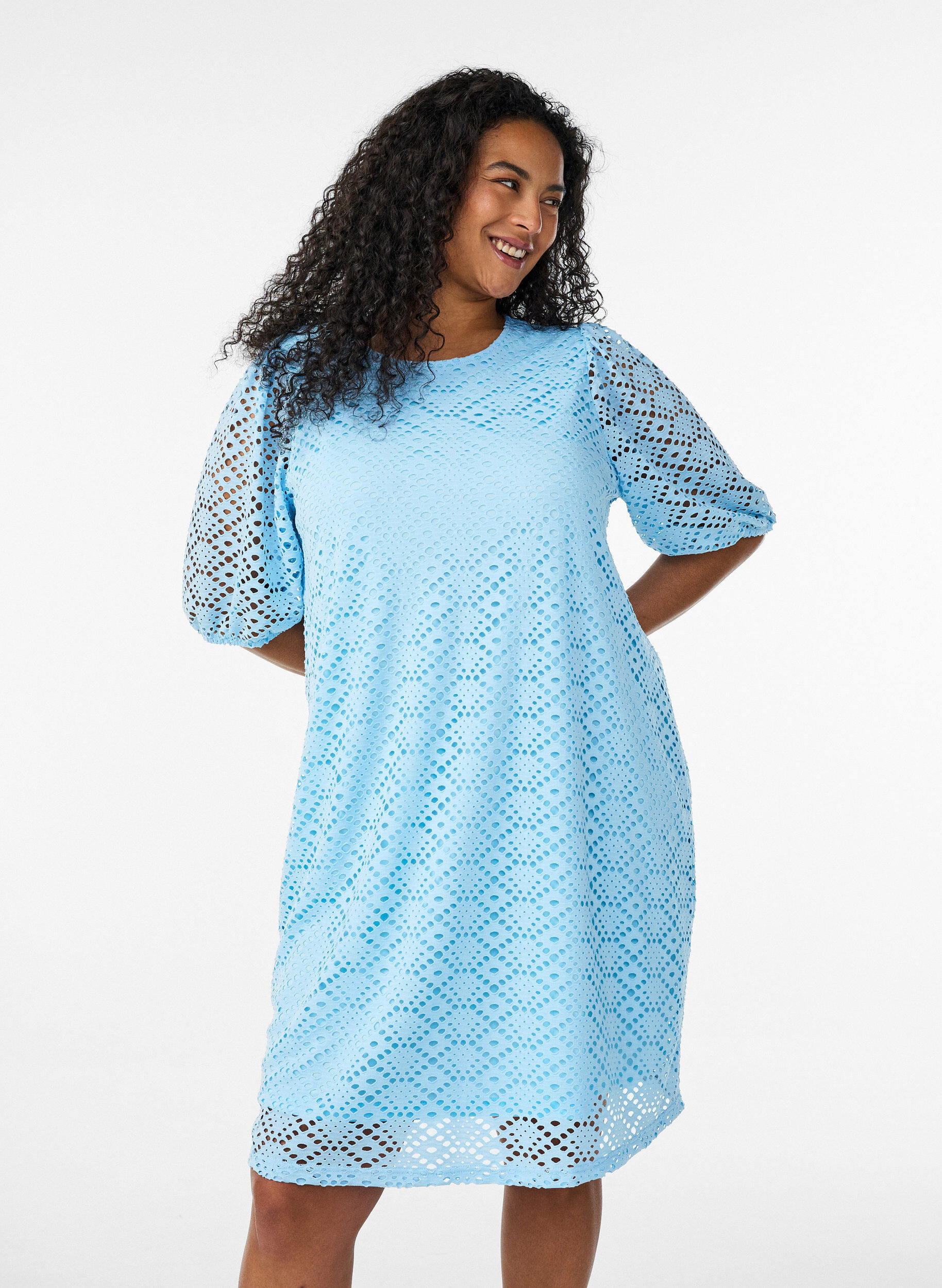 Zizzifashion Knee-length dress with eyelet pattern and short sleeves, Light Blue, Model image number 0