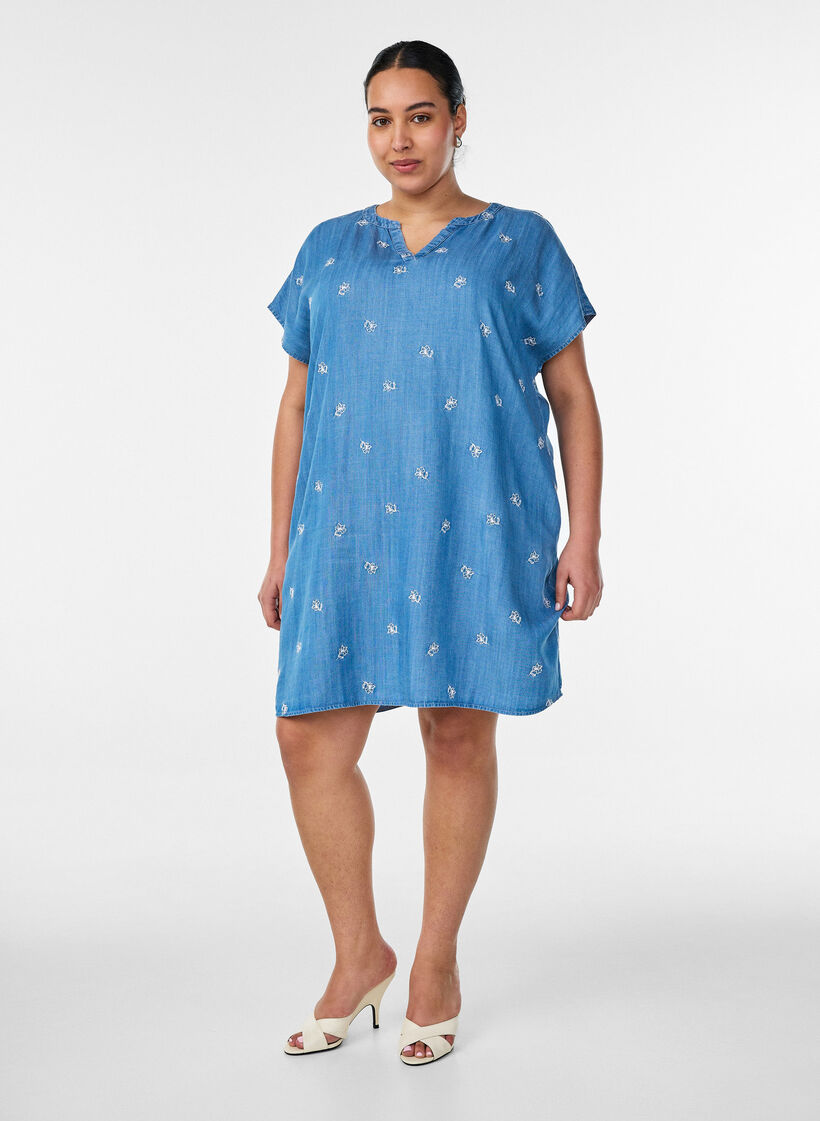 Lyocell dress with a denim look and embroidered flowers, Light Blue, Model image number 1