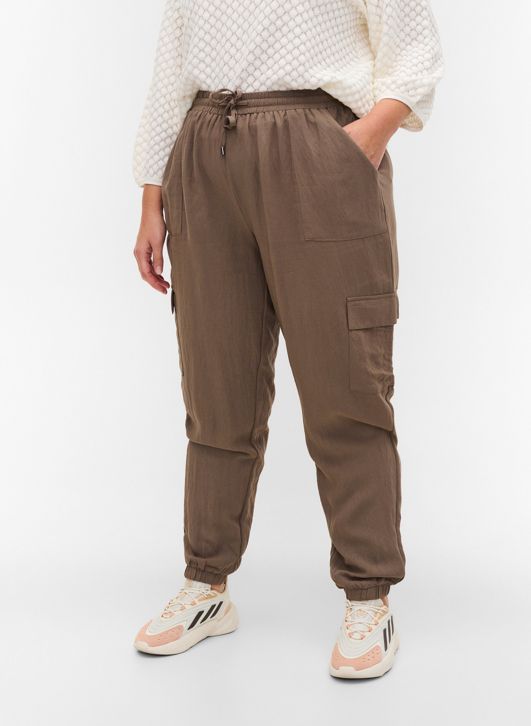 Zizzifashion Loose viscose trousers with large pockets, Falcon, Model image number 2