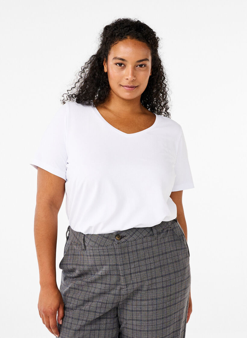 Solid coloured basic t-shirt in cotton, White, Model image number 0