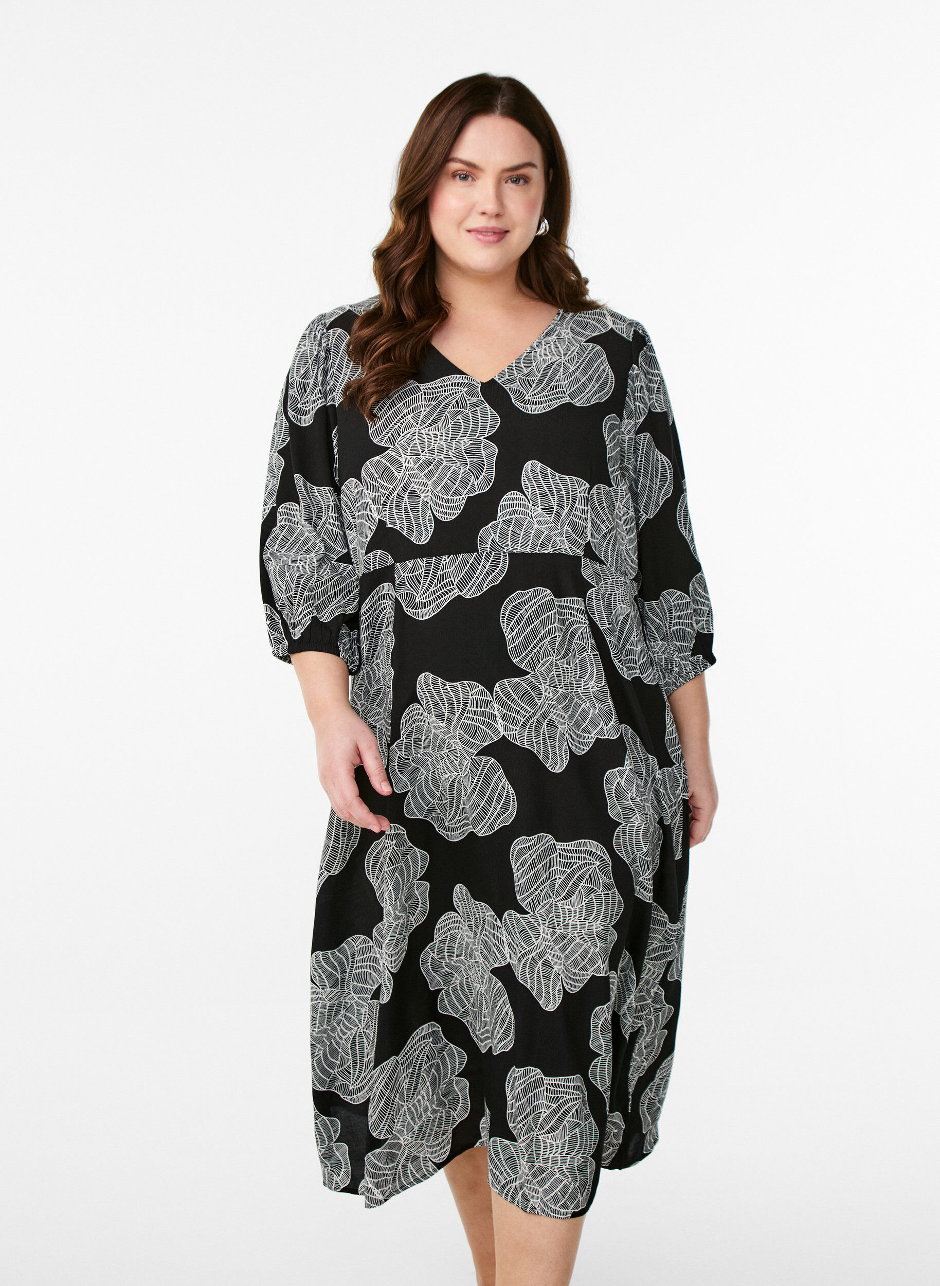 Zizzifashion Midi dress with floral print and 3/4 sleeves, Black, Model image number 0