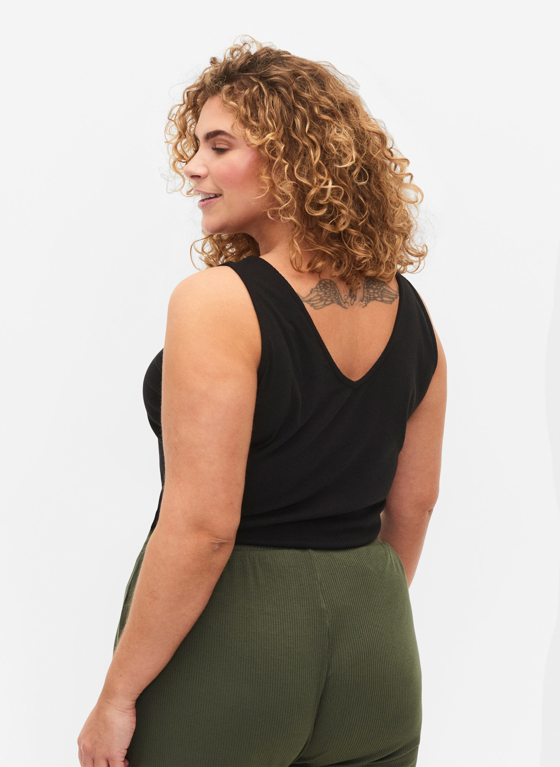 Zizzifashion Basic top in rib with v-neckline, Black, Model image number 1