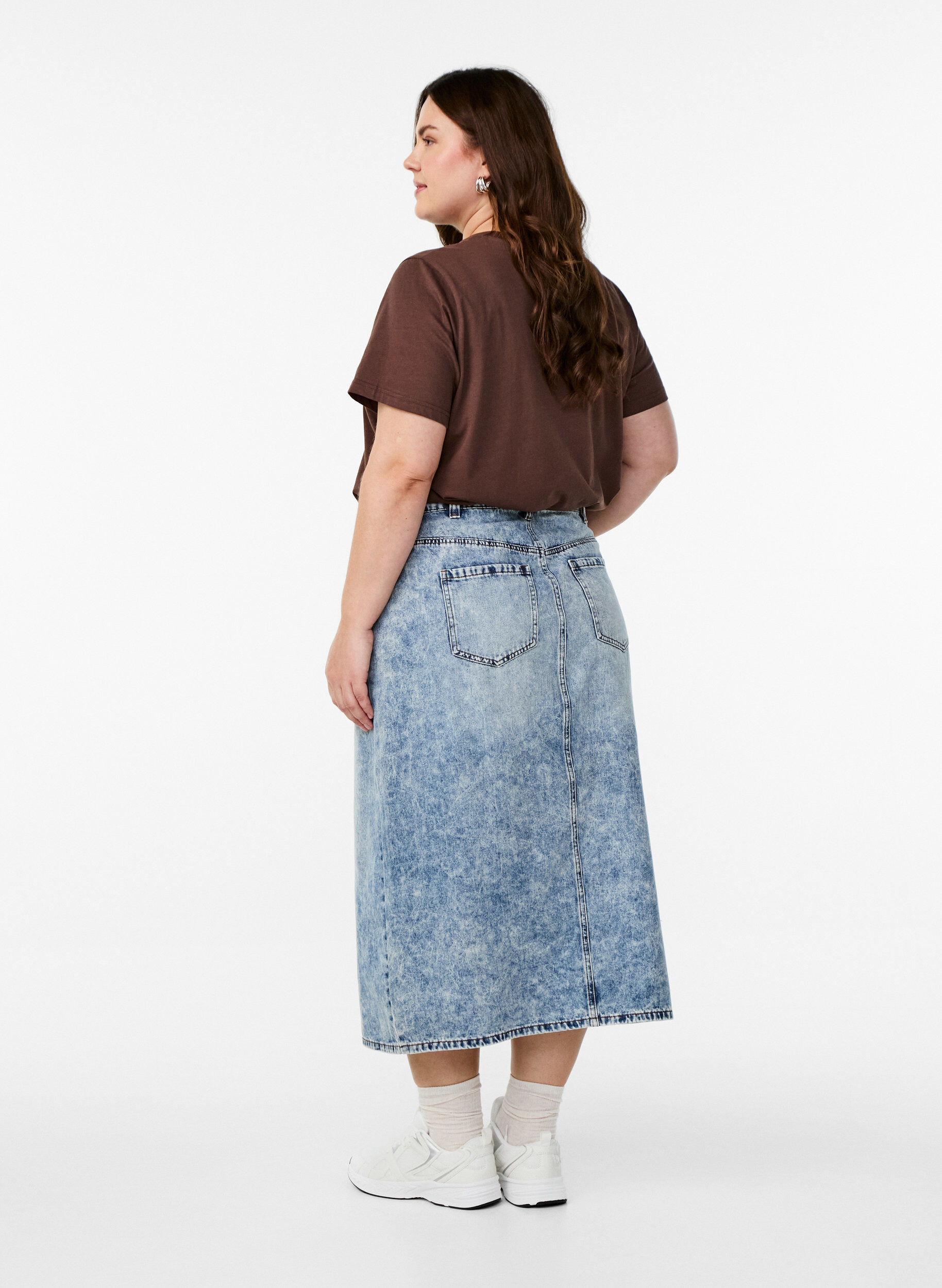 Zizzifashion Denim maxi skirt with a front slit, Light Blue, Model image number 1