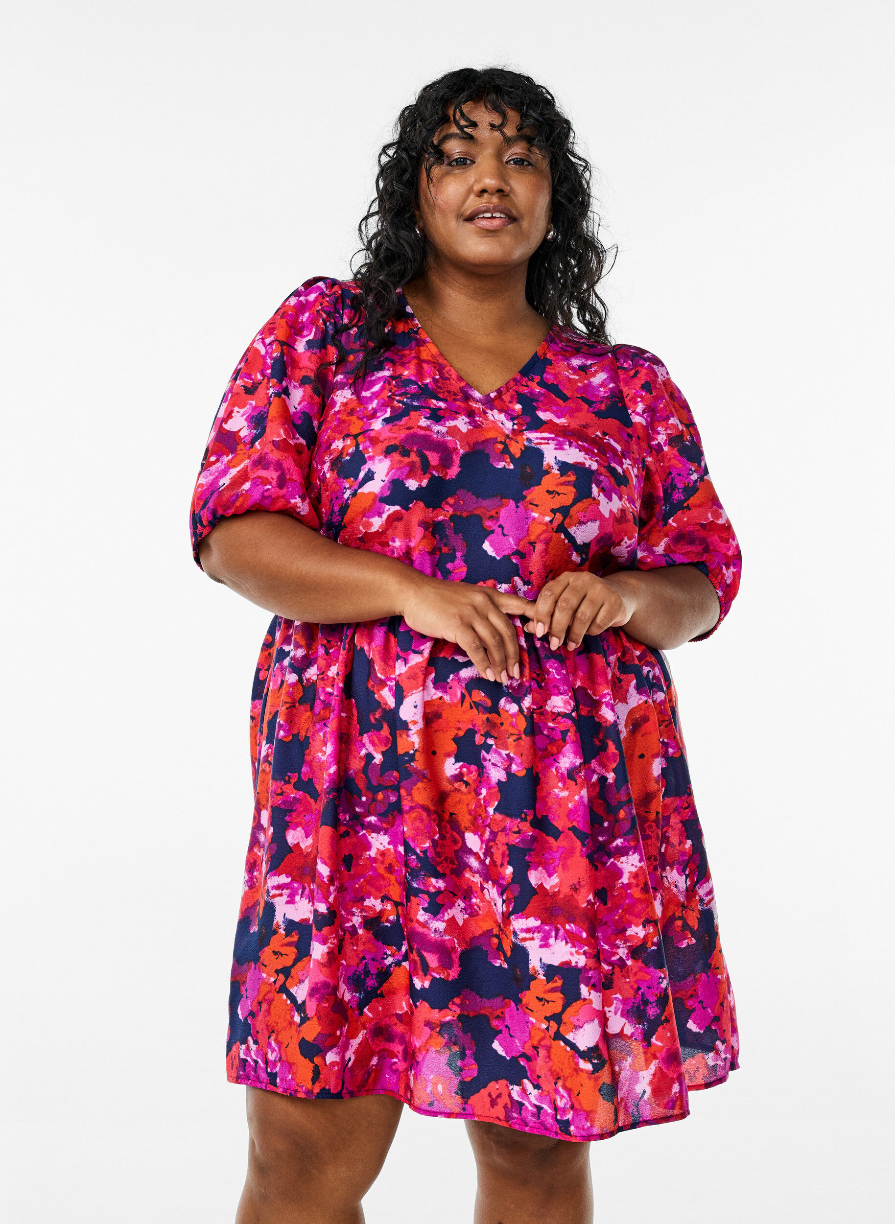 Short dress with print and V-neck, Pink, Model