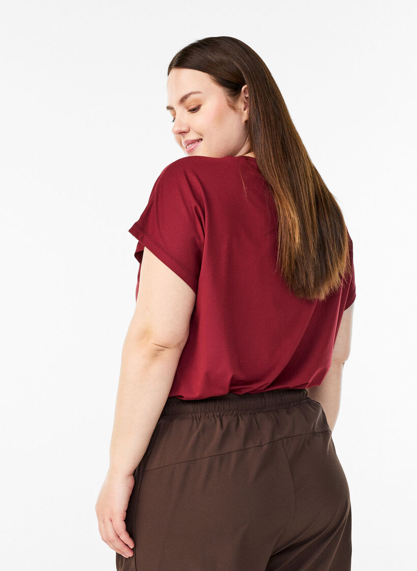 Solid-coloured training T-shirt, Red, Model image number 2