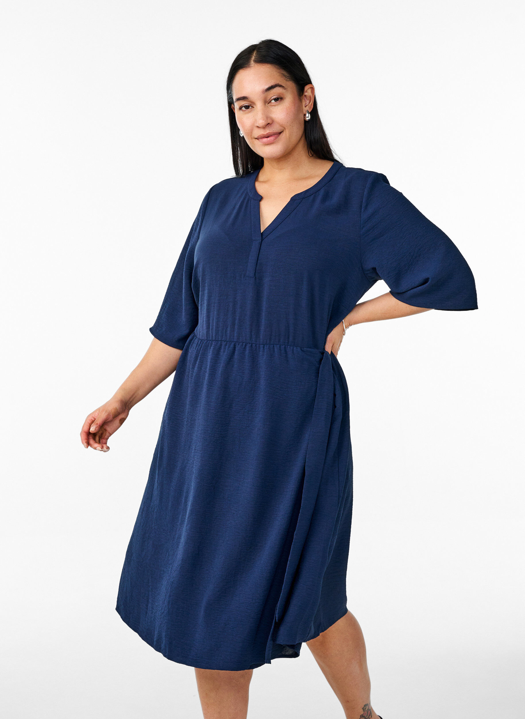 Mid-length dress with tie detail, Blue, Model