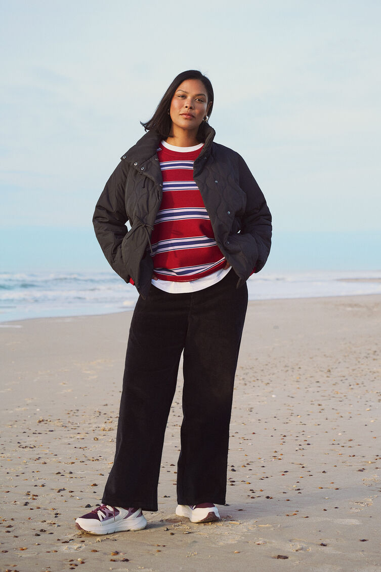 Short quilted jacket with bows, , Model