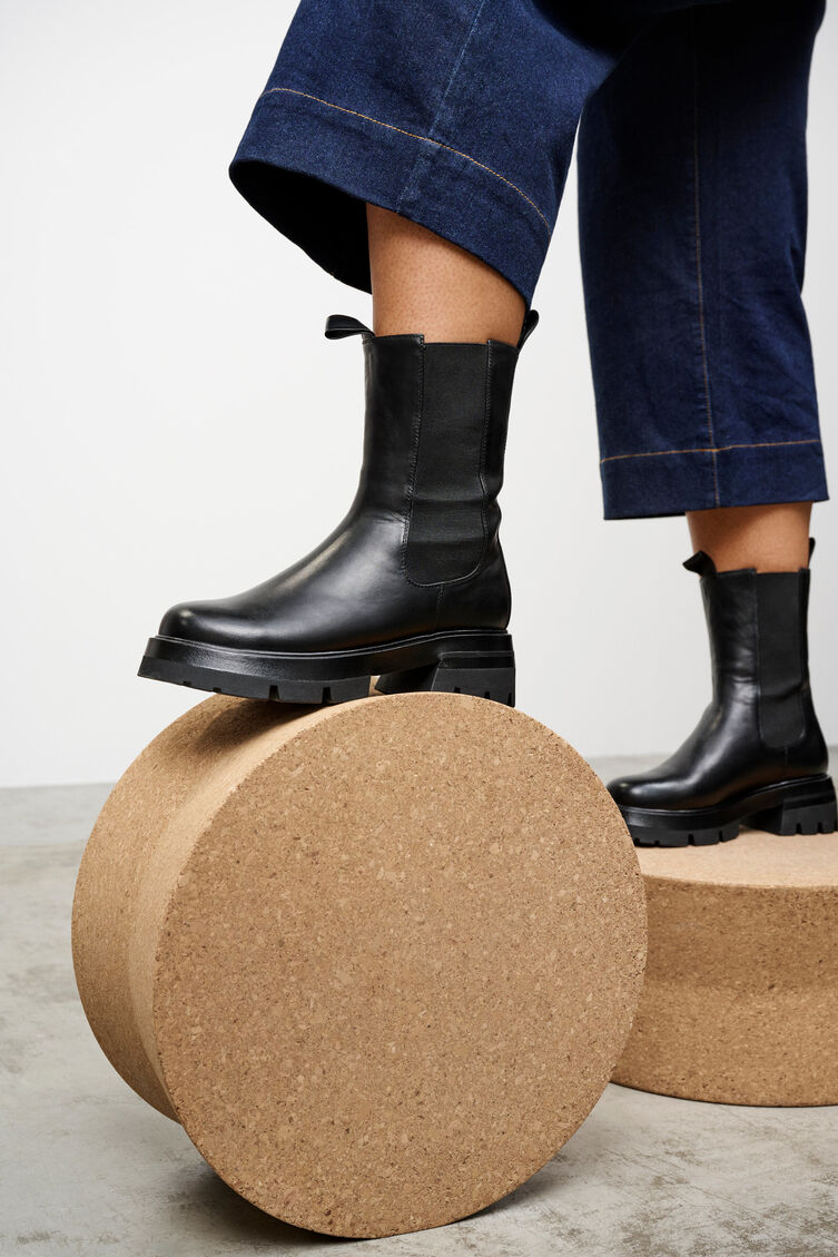 Wide fit leather boots with elastic, Black, Model image number 1