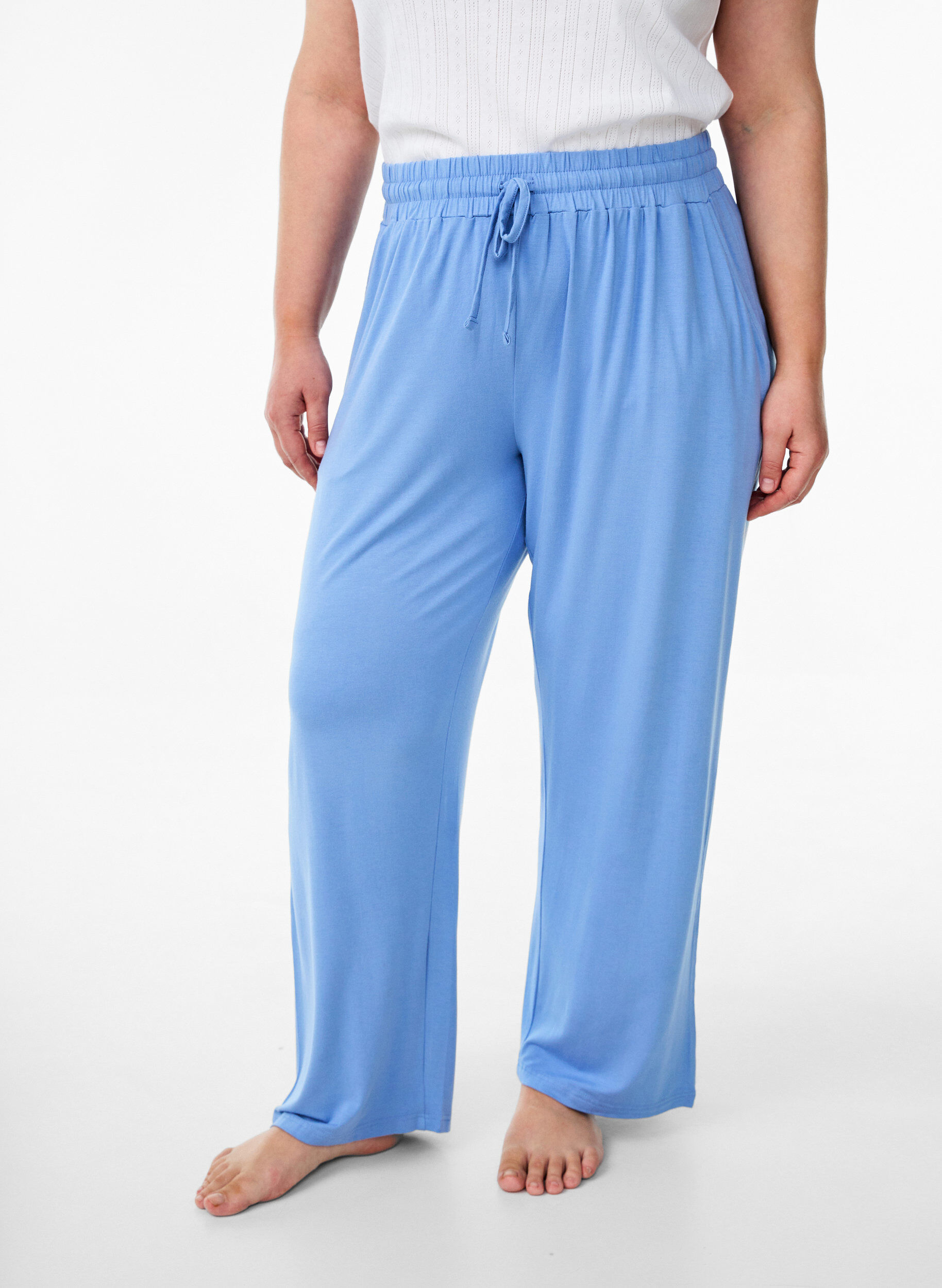 Zizzifashion Loose night trousers in viscose jersey with pockets, Blue, Model image number 2