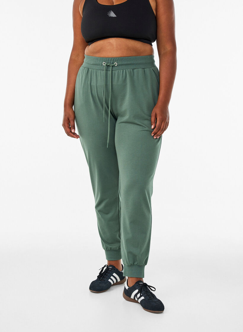 Loose workout trousers with pockets, Green, Model image number 2