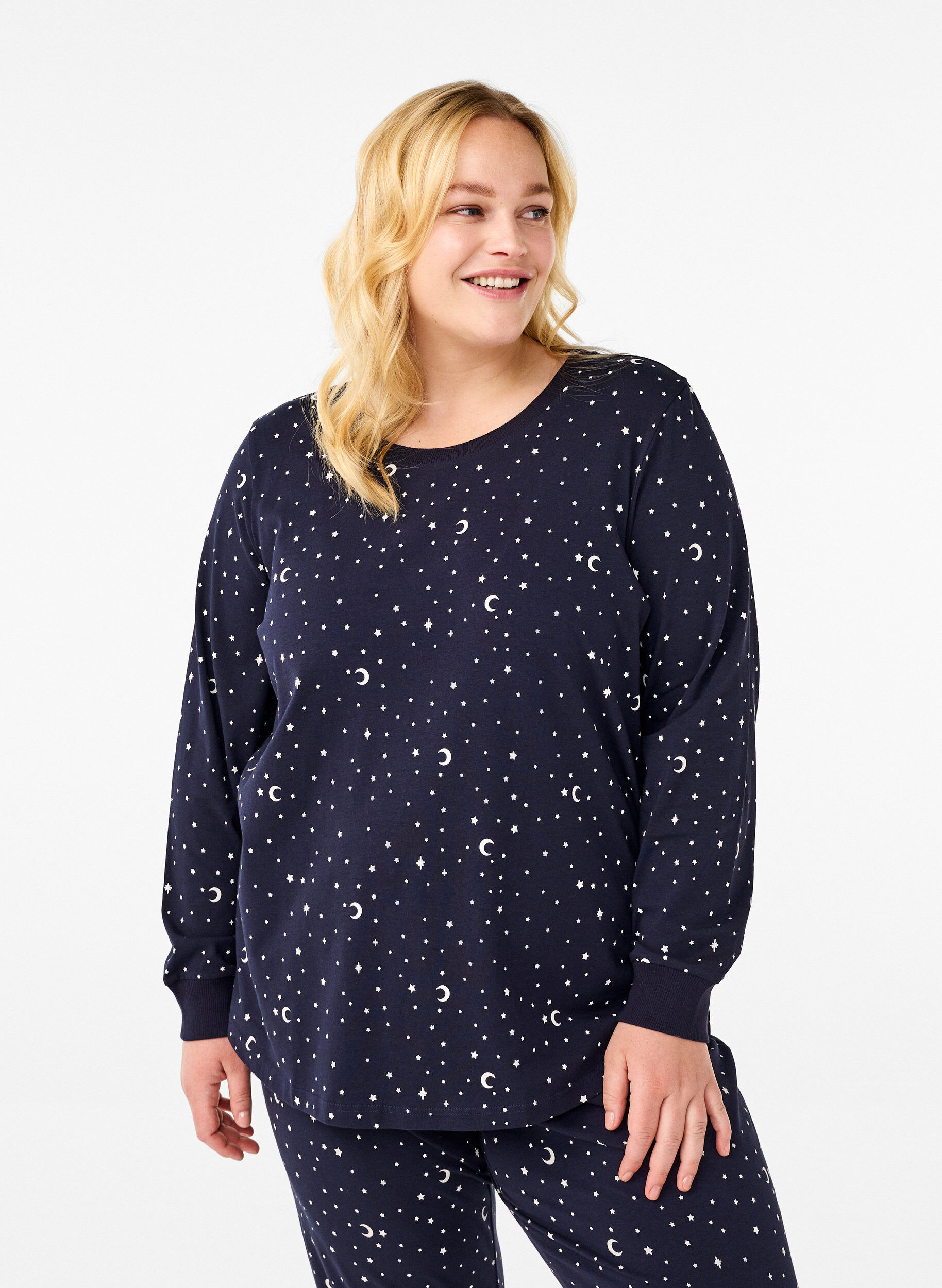 Night blouse with a print, Blue, Model
