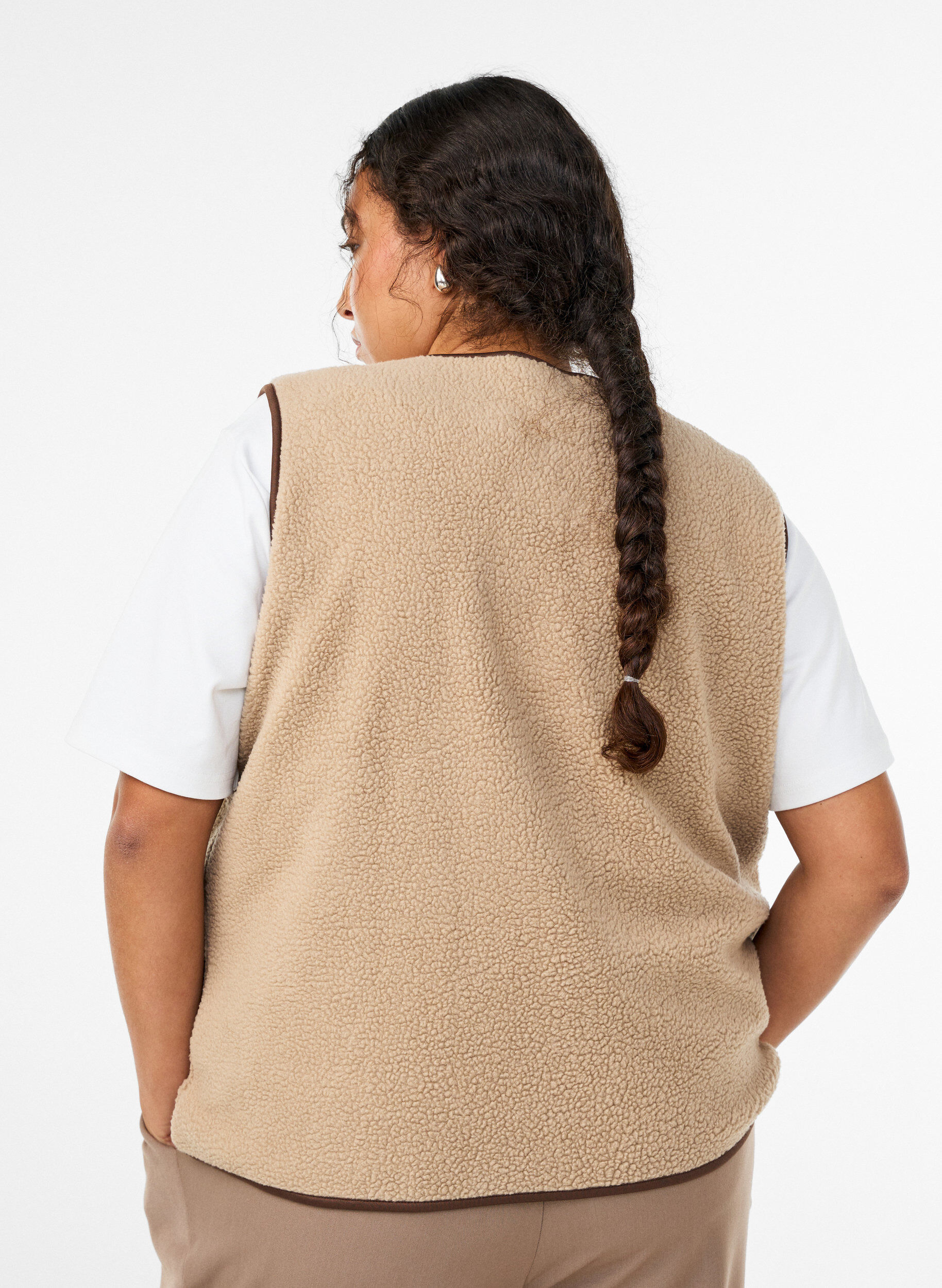 ZizzifashionTeddy fleece vest with contrast trims, Beige, Model image number 2