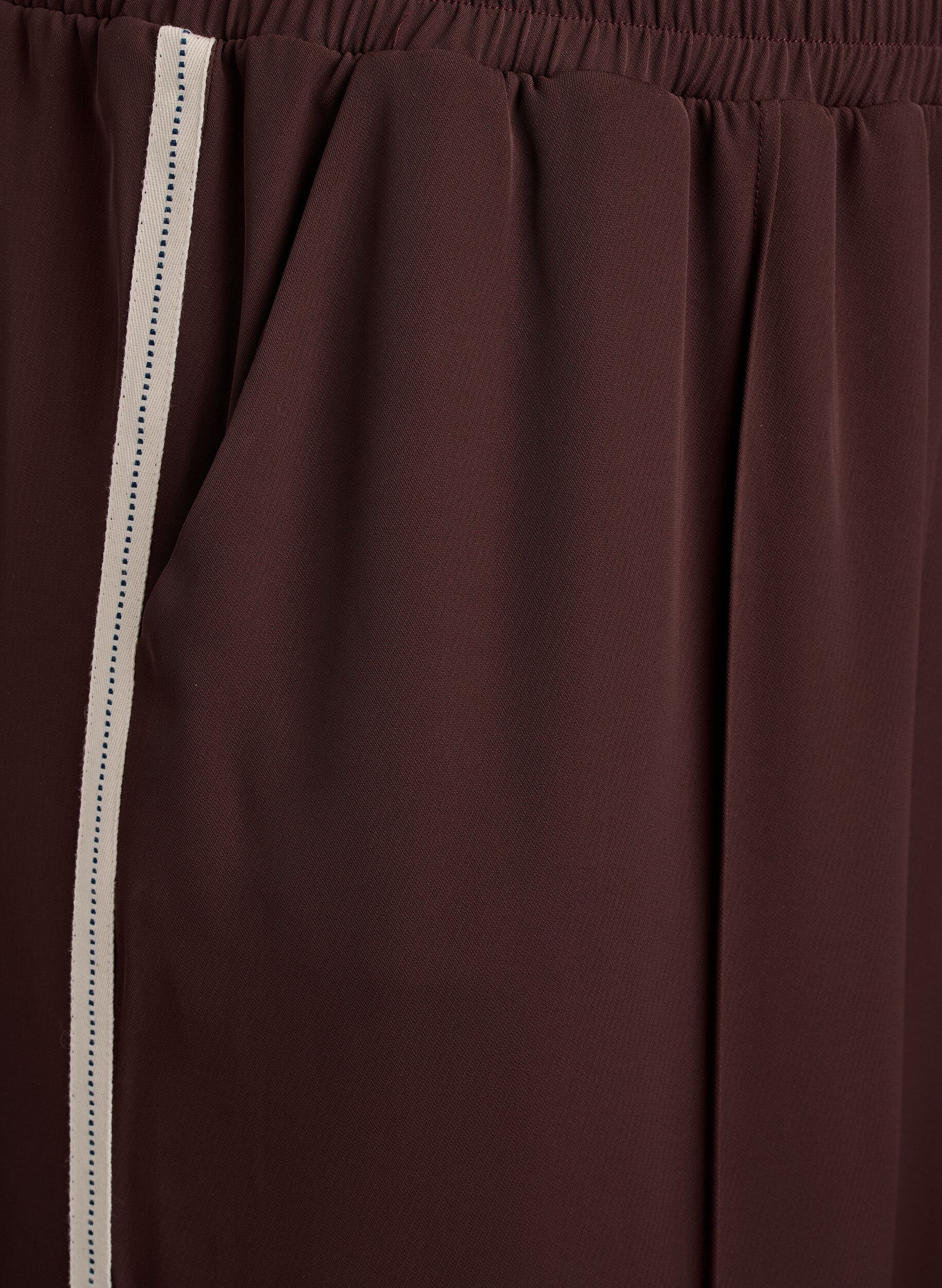 Zizzifashion Sporty trousers with straight legs and side stripes, Dark Bordeaux, Packshot image number 2