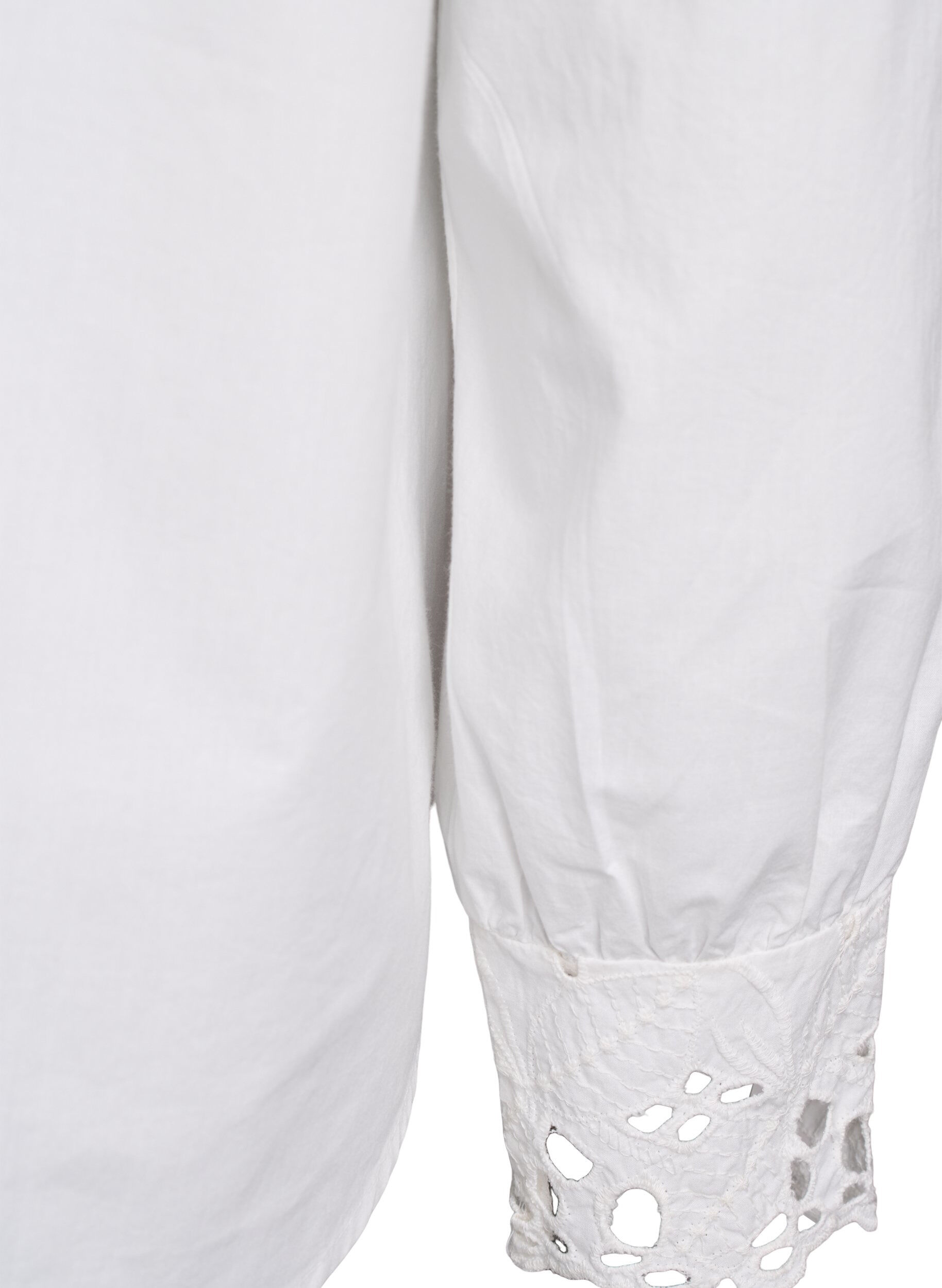 Zizzifashion Blouse with V-neck and broderie anglaise details, White, Packshot image number 4