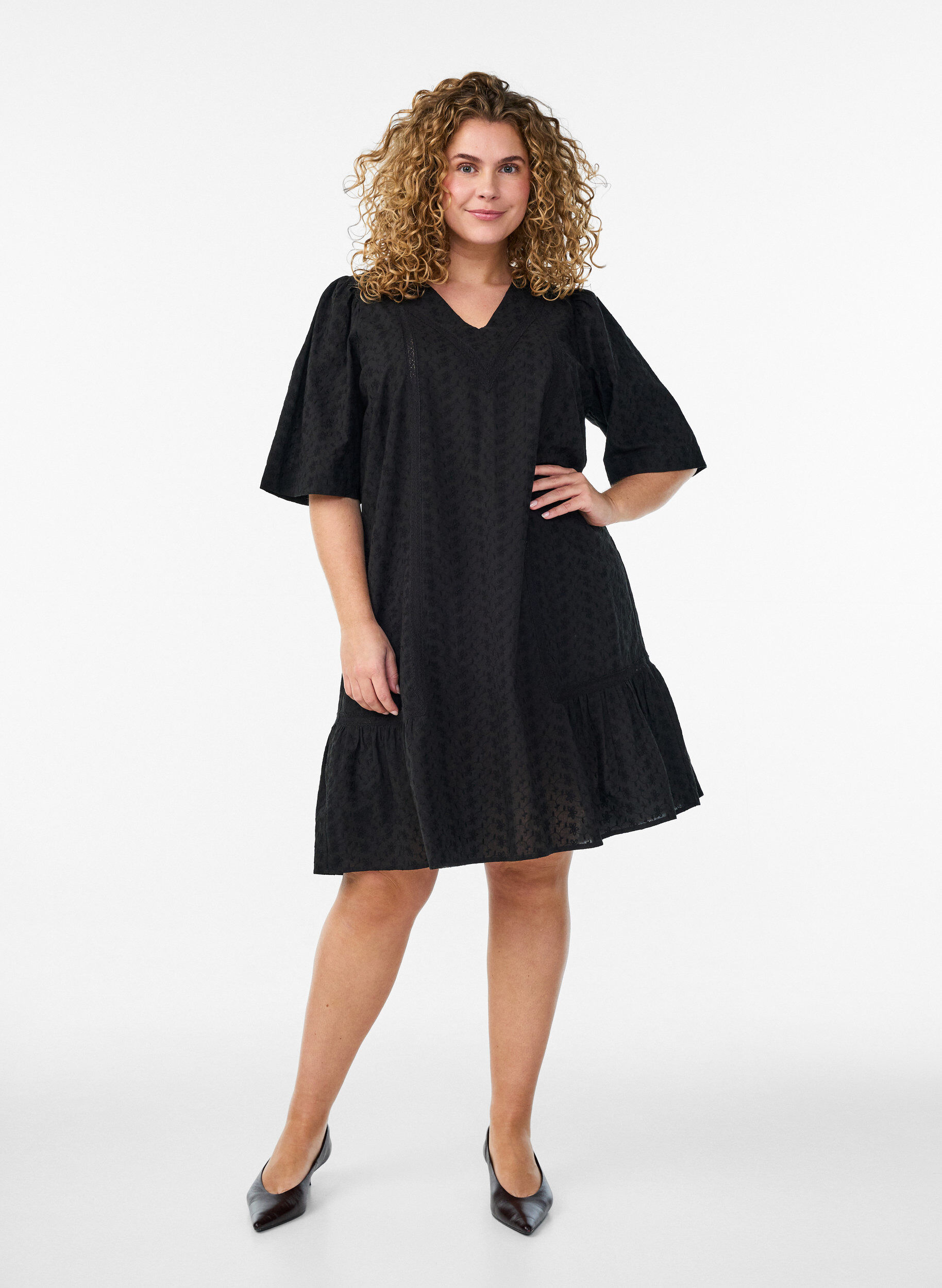 Zizzifashion Knee-length cotton dress with embroidery and a V-neck, Black, Model image number 1
