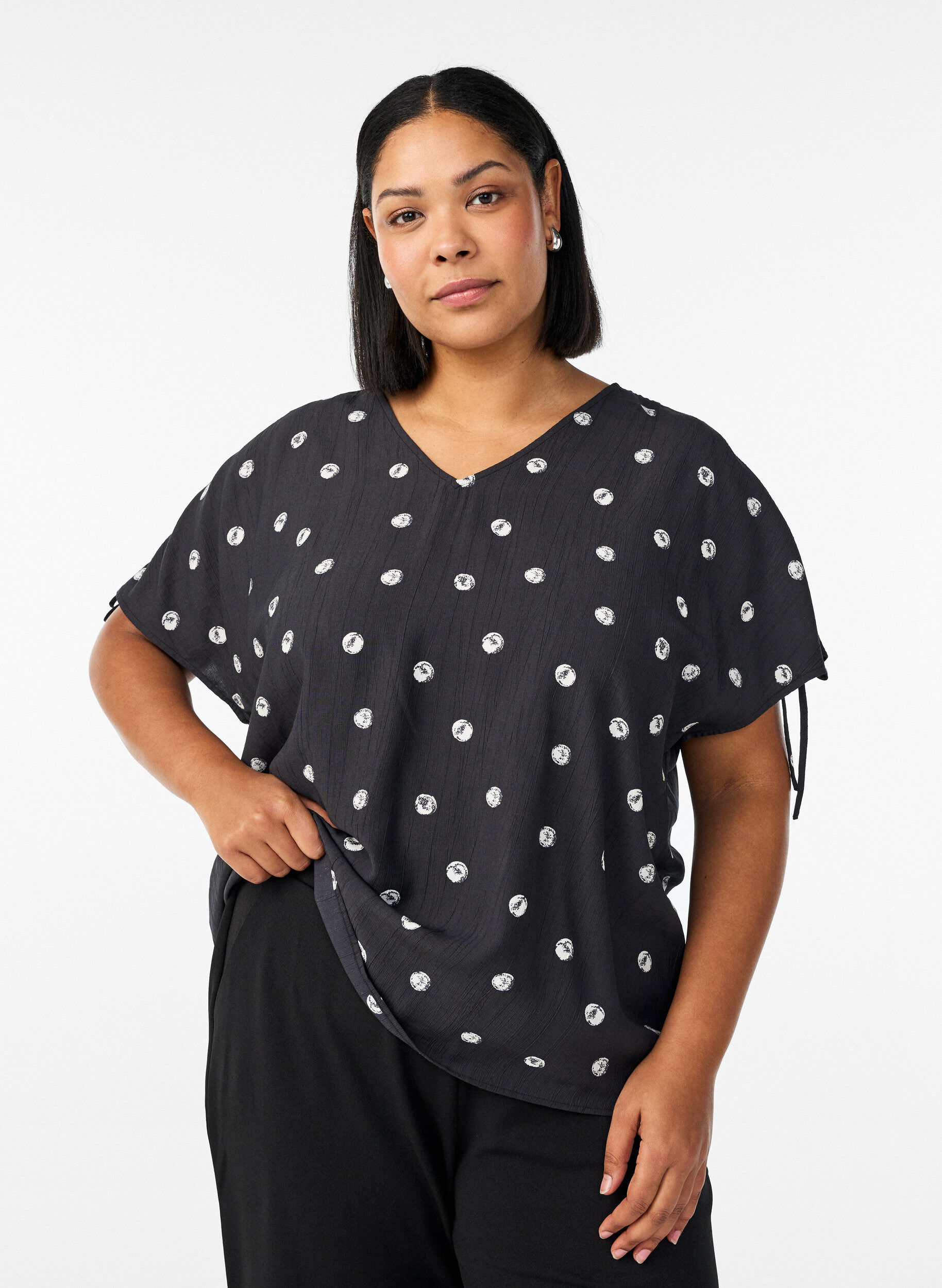 Viscose blouse with ruched sleeves, Black, Model