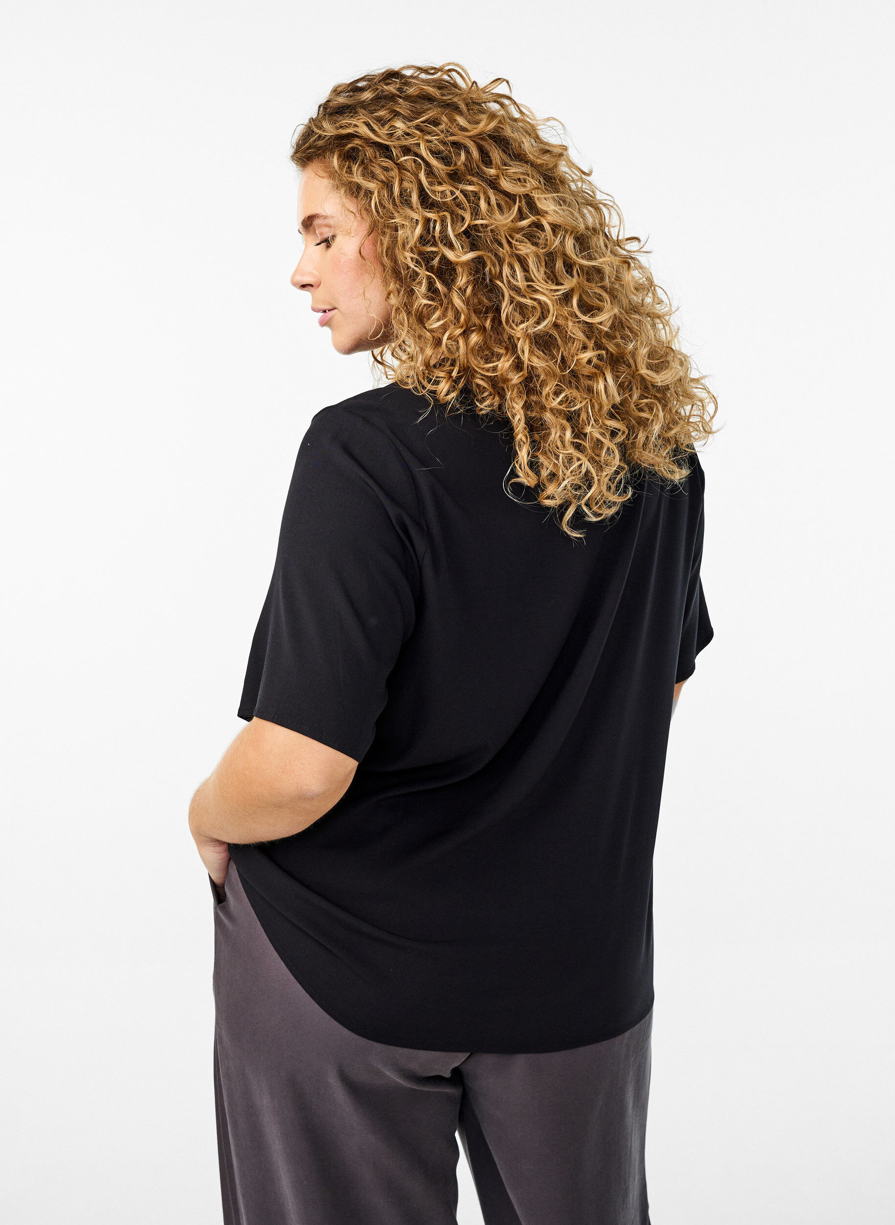 Zizzifashion Short-sleeved woven blouse with round neck, Black, Model image number 2