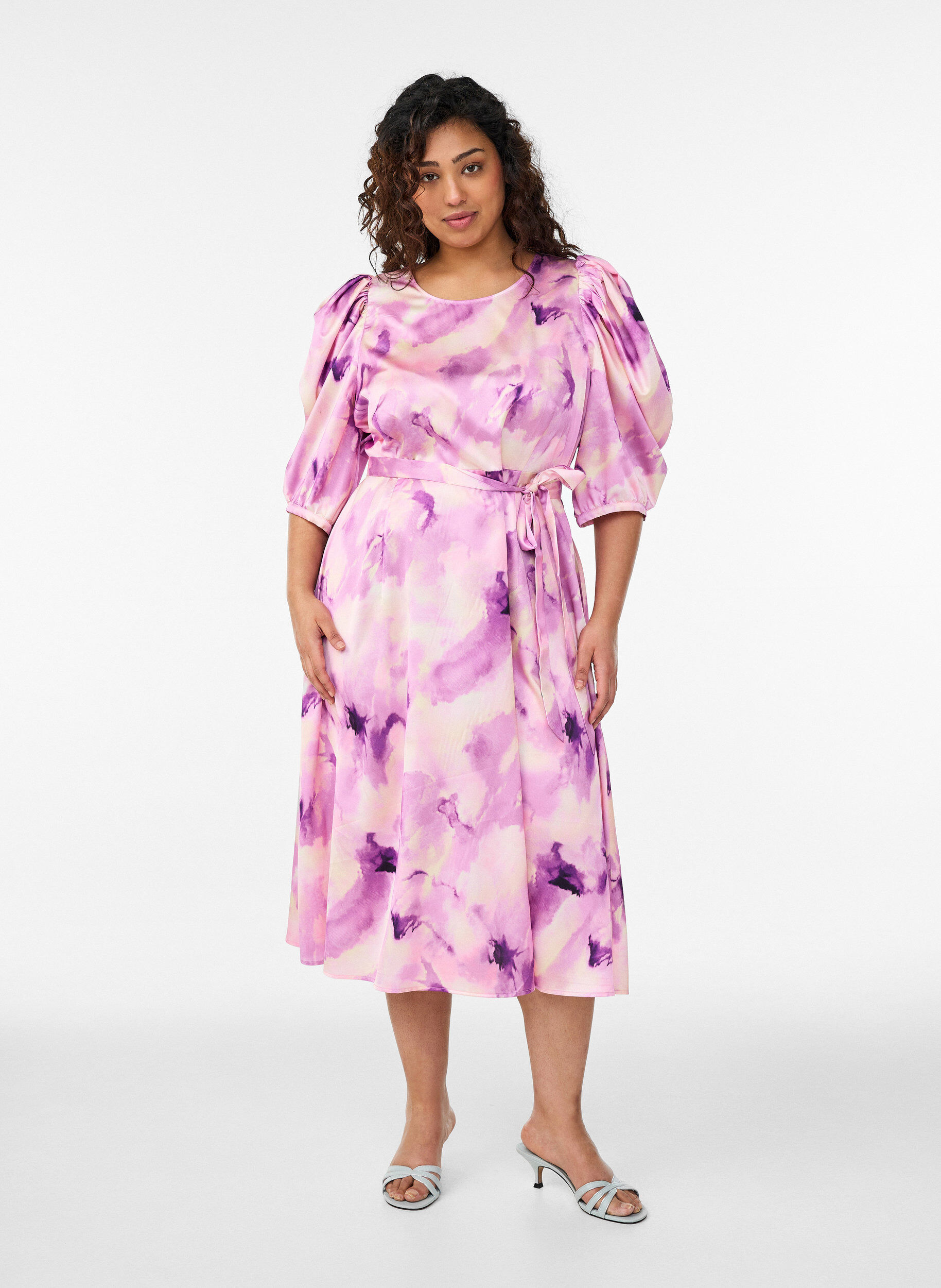 Short-sleeved party dress with tie-belt, Purple, Model