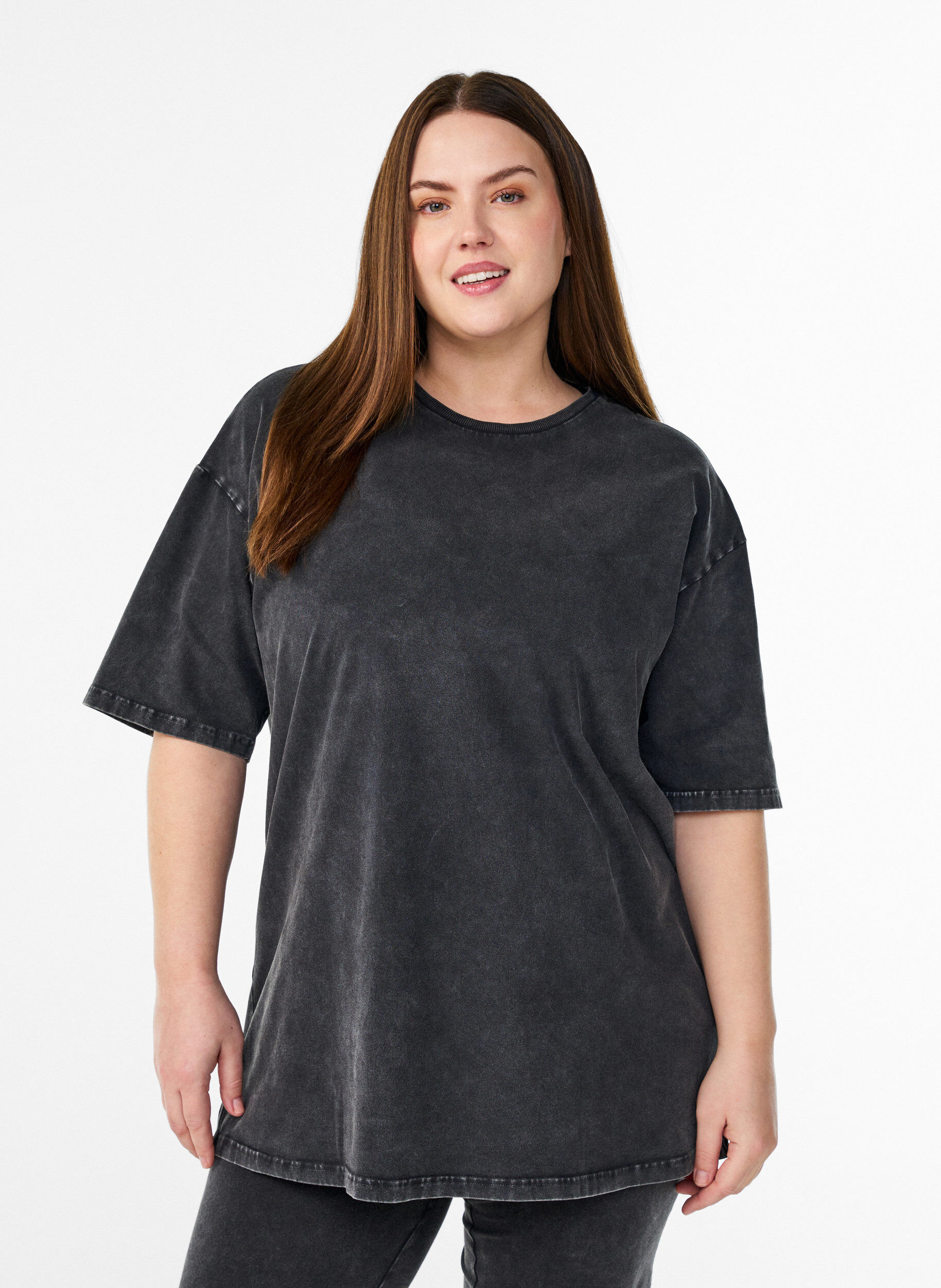 Sporty cotton t-shirt with a washed effect, Black, Model
