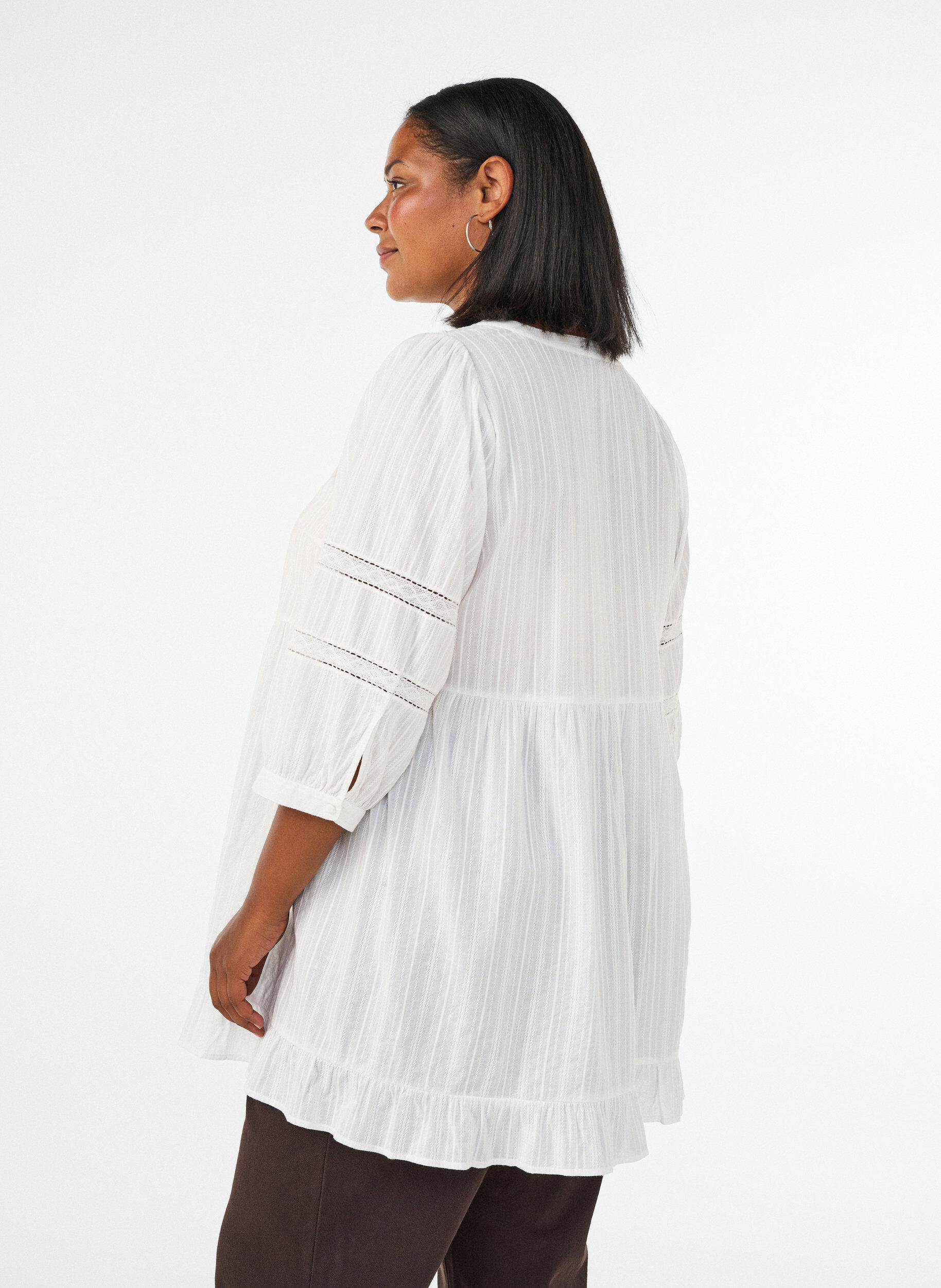 ZizzifashionTunic with eyelet embroidery details and 3/4 sleeves, Vanilla, Model image number 2