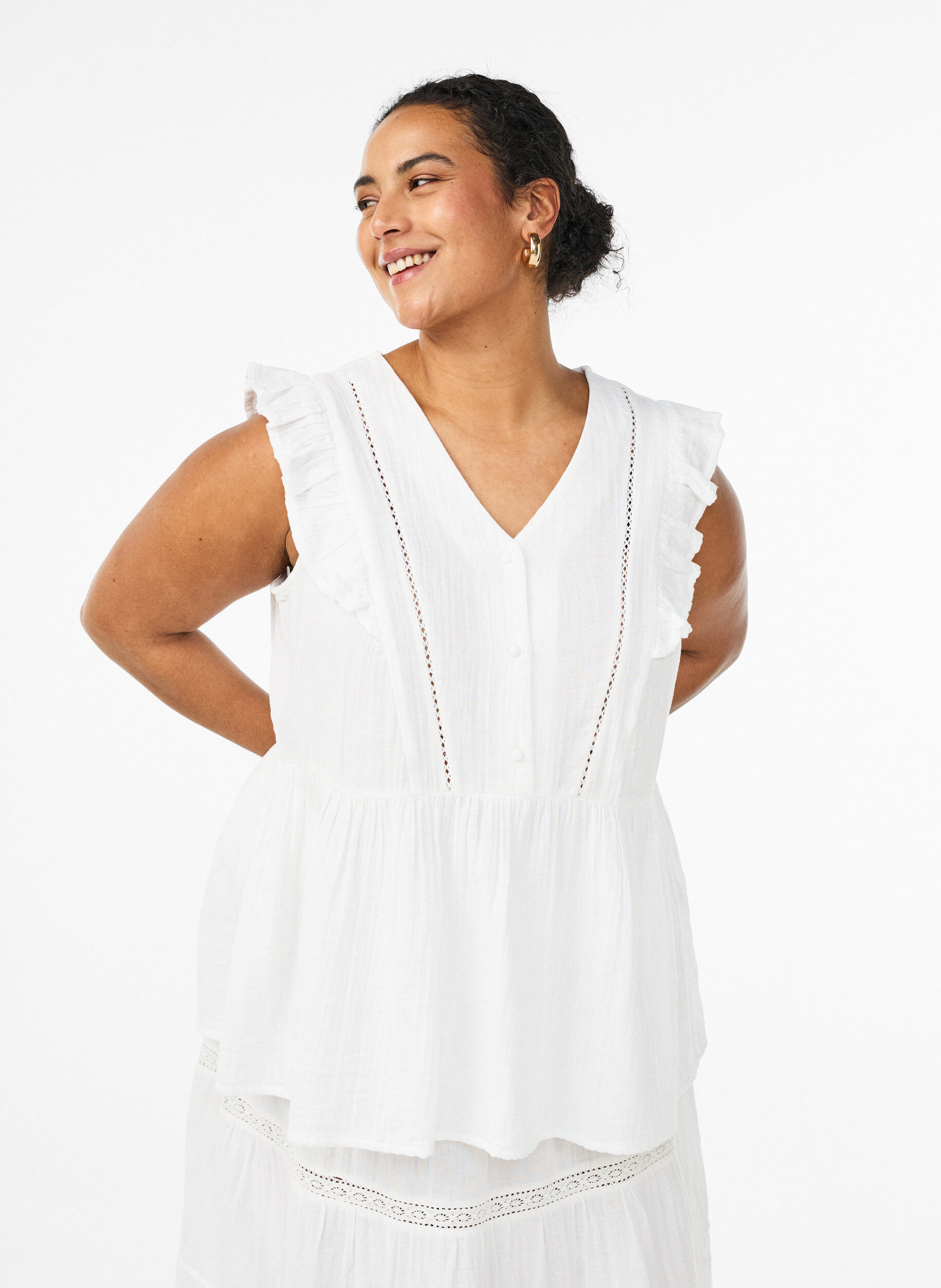 Zizzifashion Sleeveless cotton muslin blouse with ruffles, White, Model image number 0