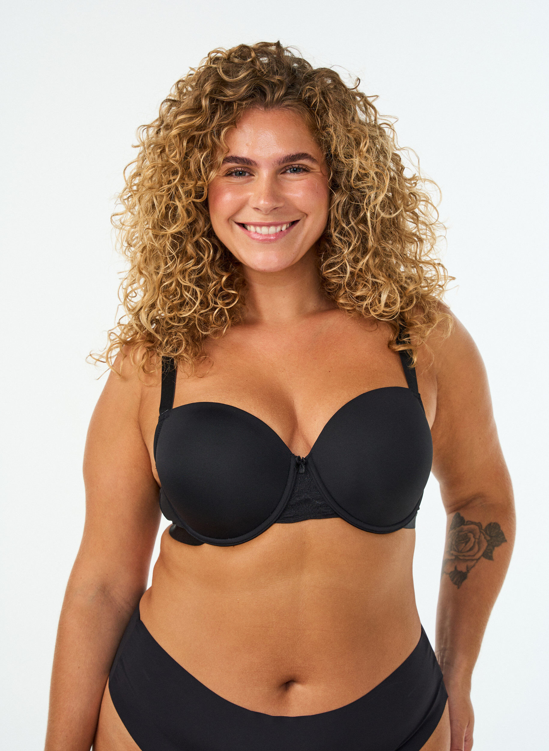 ZizzifashionMoulded t-shirt bra with smooth cups, Black, Model image number 0