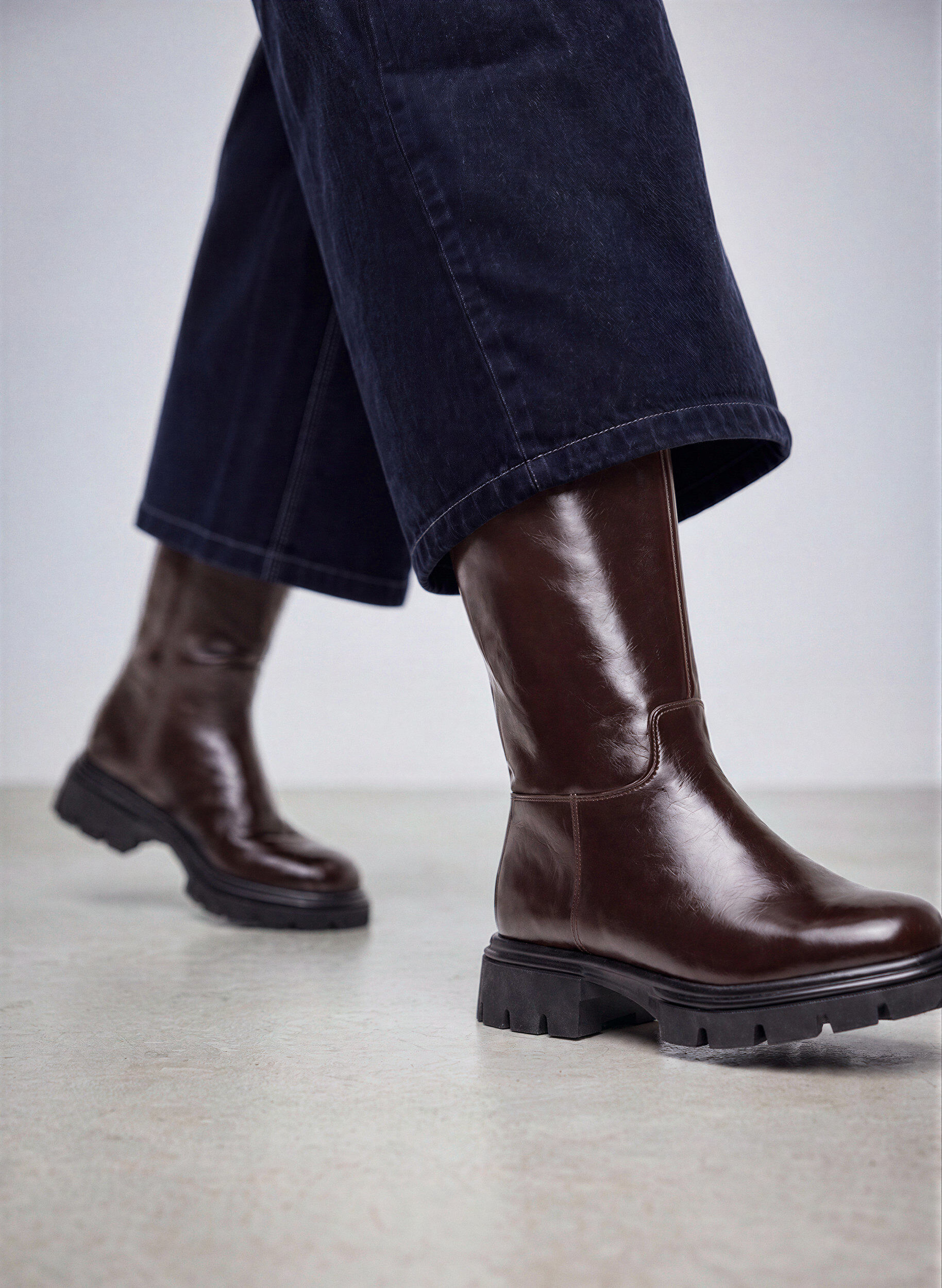 ZizzifashionTall boot with a lightly crackled look, Brown, Image image number 0