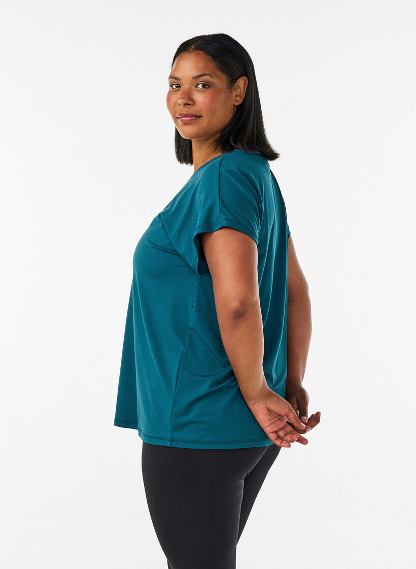 Solid-coloured training T-shirt, Green, Model image number 2