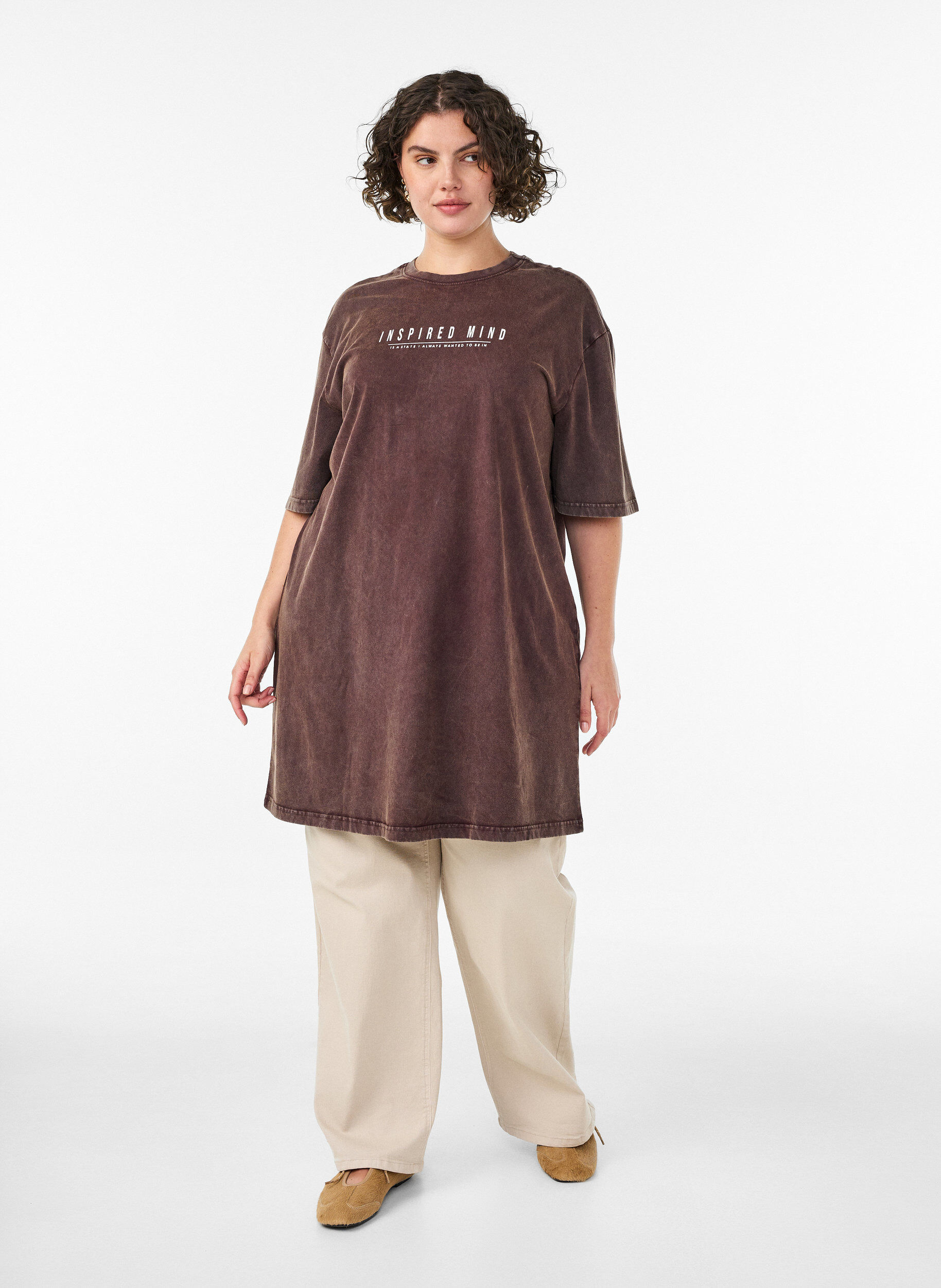 Zizzifashion Loose T-shirt dress with a washed look, Brown, Model image number 1