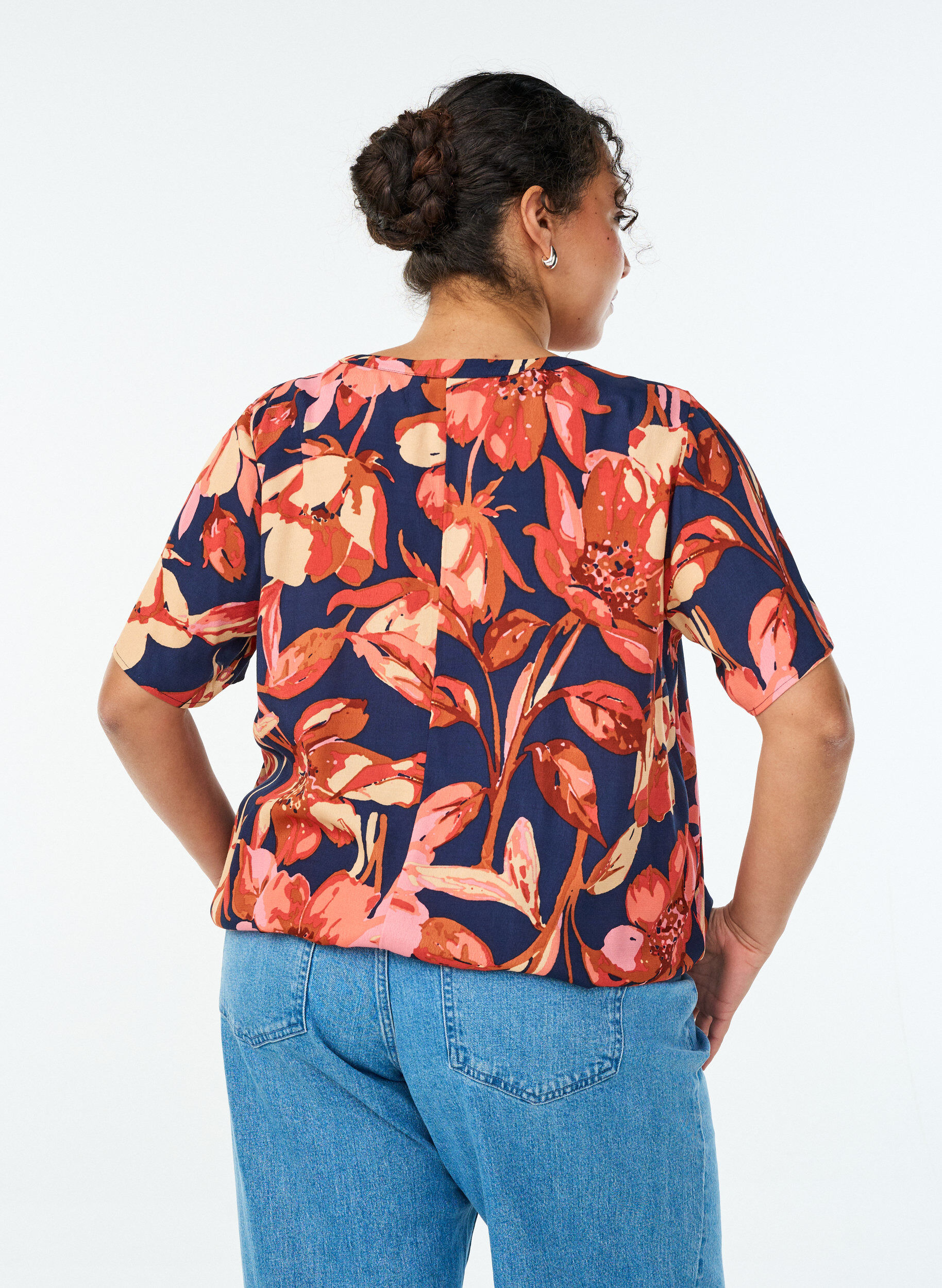 Zizzifashion Viscose blouse with floral print and short sleeves, 9990, Model image number 2