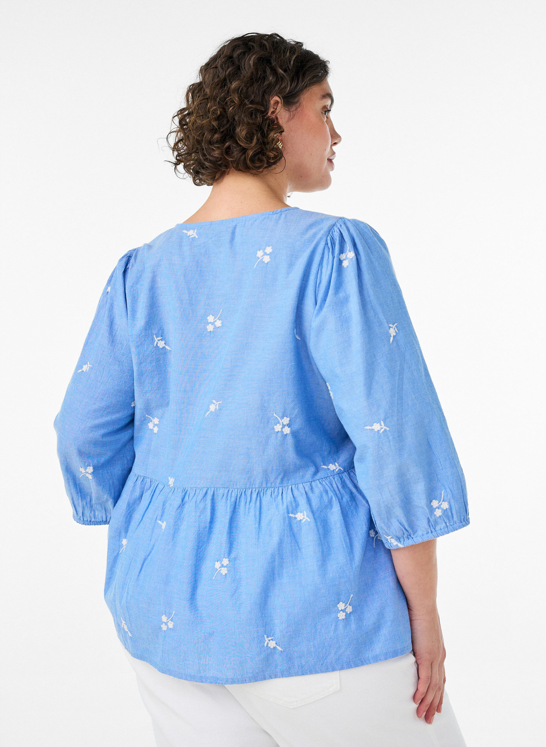 Zizzifashion Cotton blouse with embroidered flowers and button fastening, Light Blue, Model image number 2