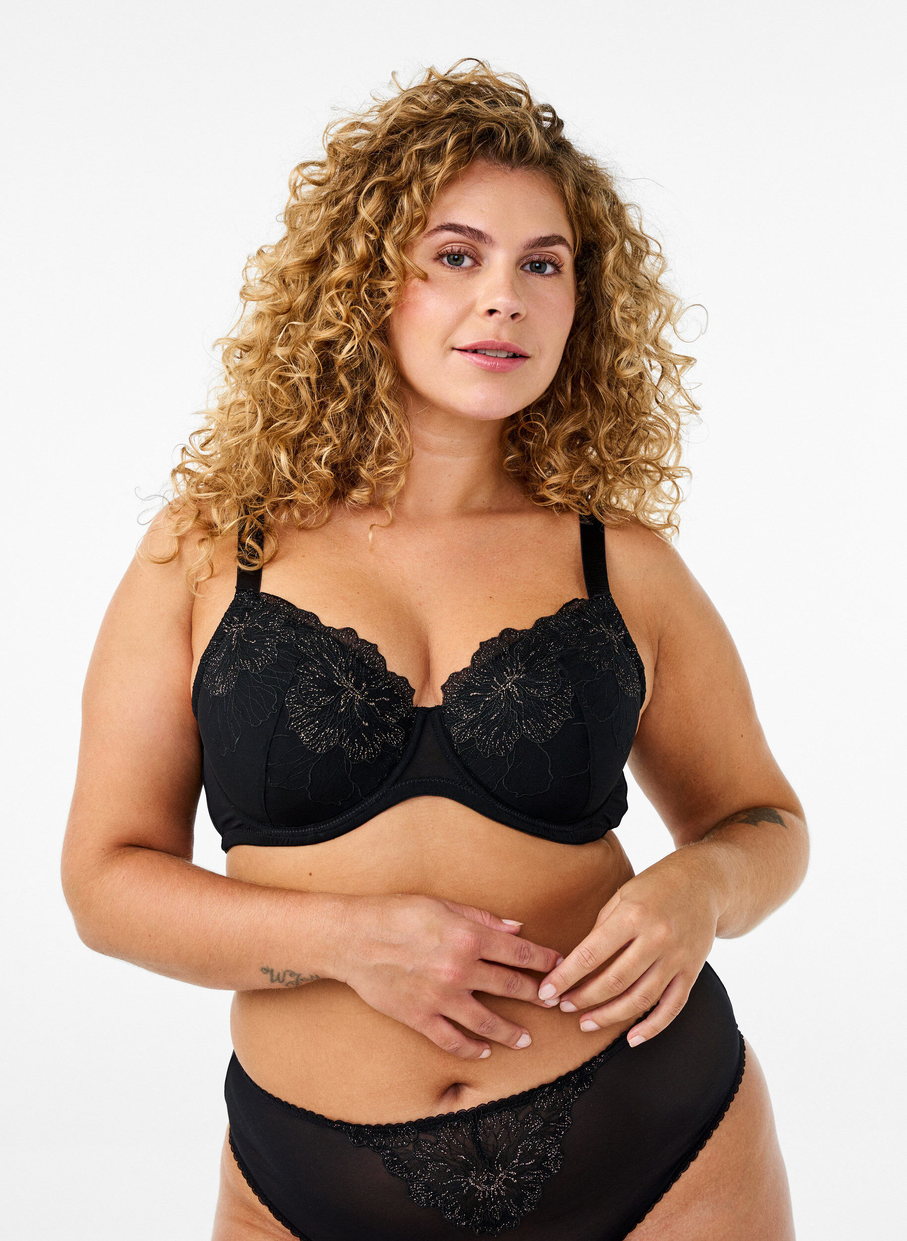 Zizzifashion Padded bra with shiny embroidered detail, Black, Model image number 0