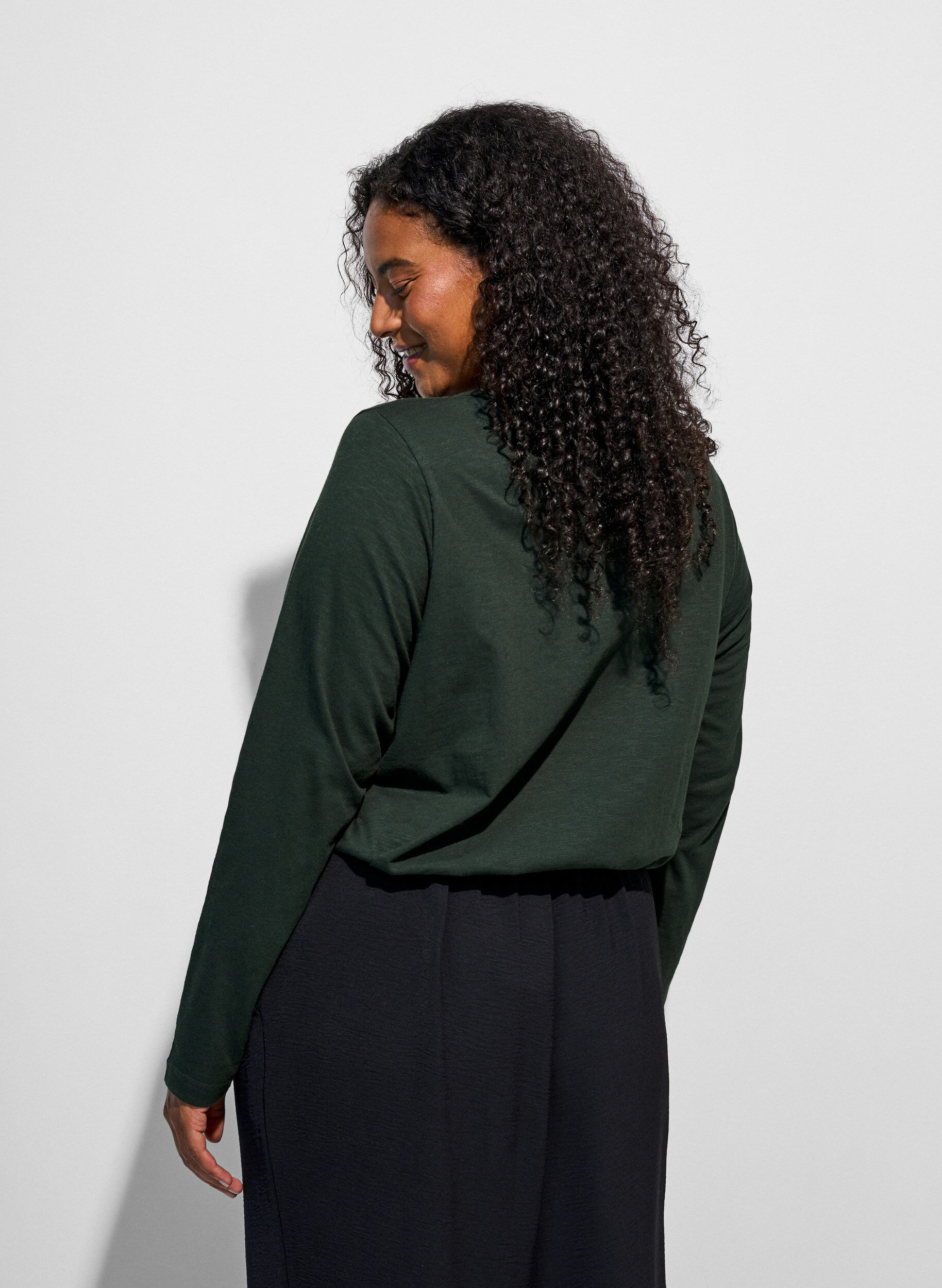 ZizzifashionLong-sleeved t-shirt with V-neck and buttons, Green, Model image number 2