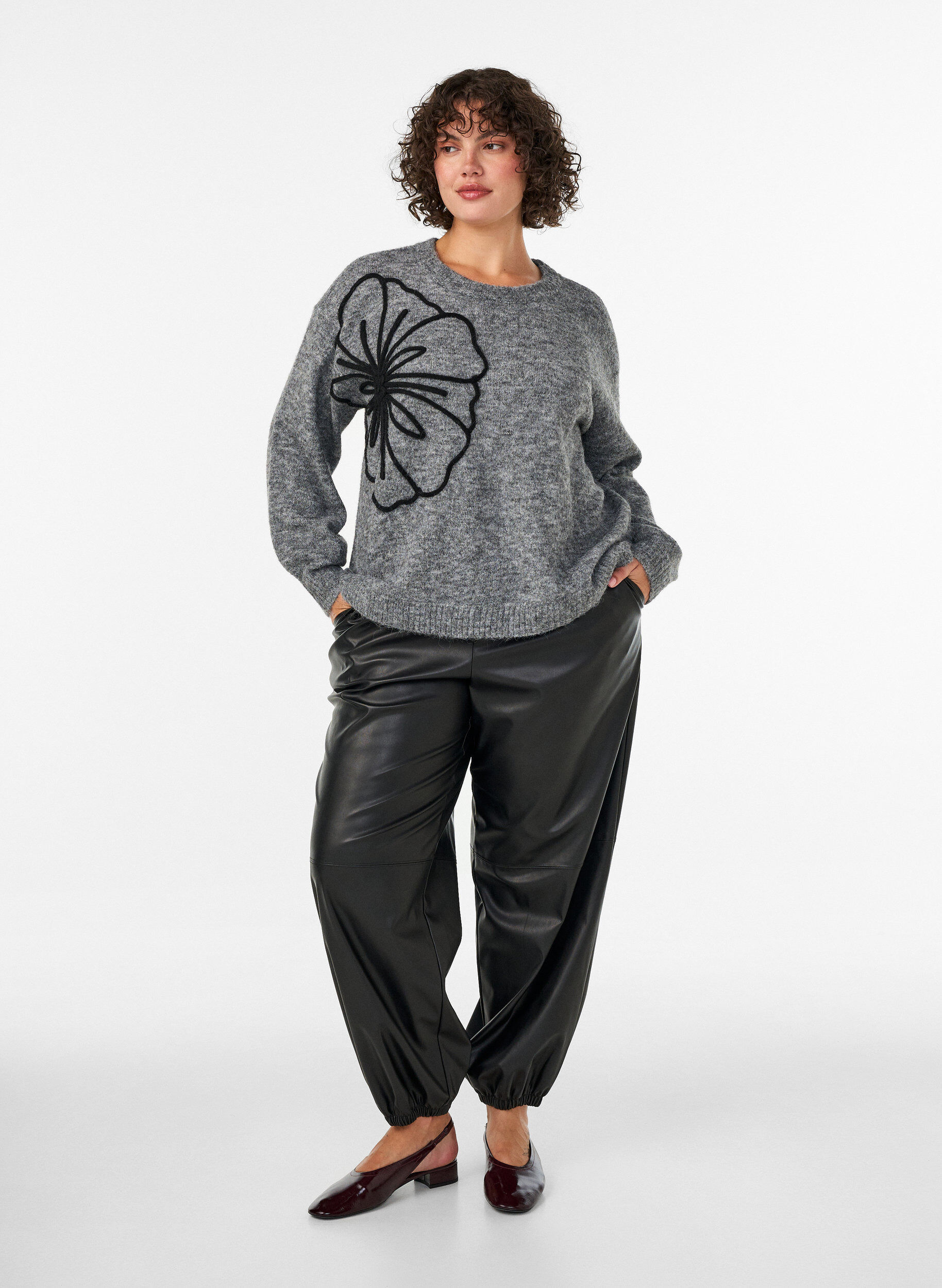ZizzifashionJumper with flower appliqu&eacute;, Grey, Model image number 1