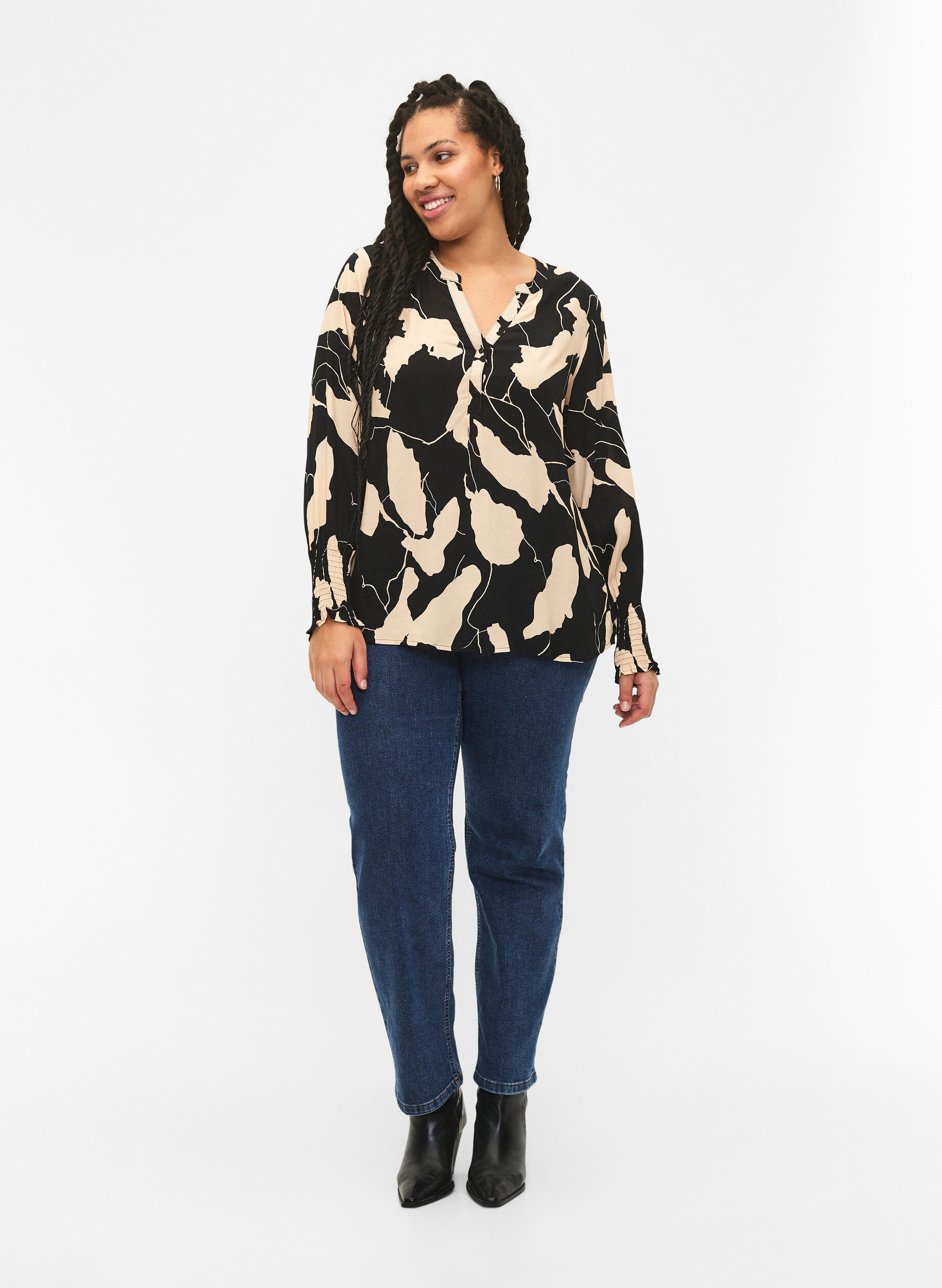 Zizzifashion Printed viscose blouse with smock, Black AOP, Model image number 2