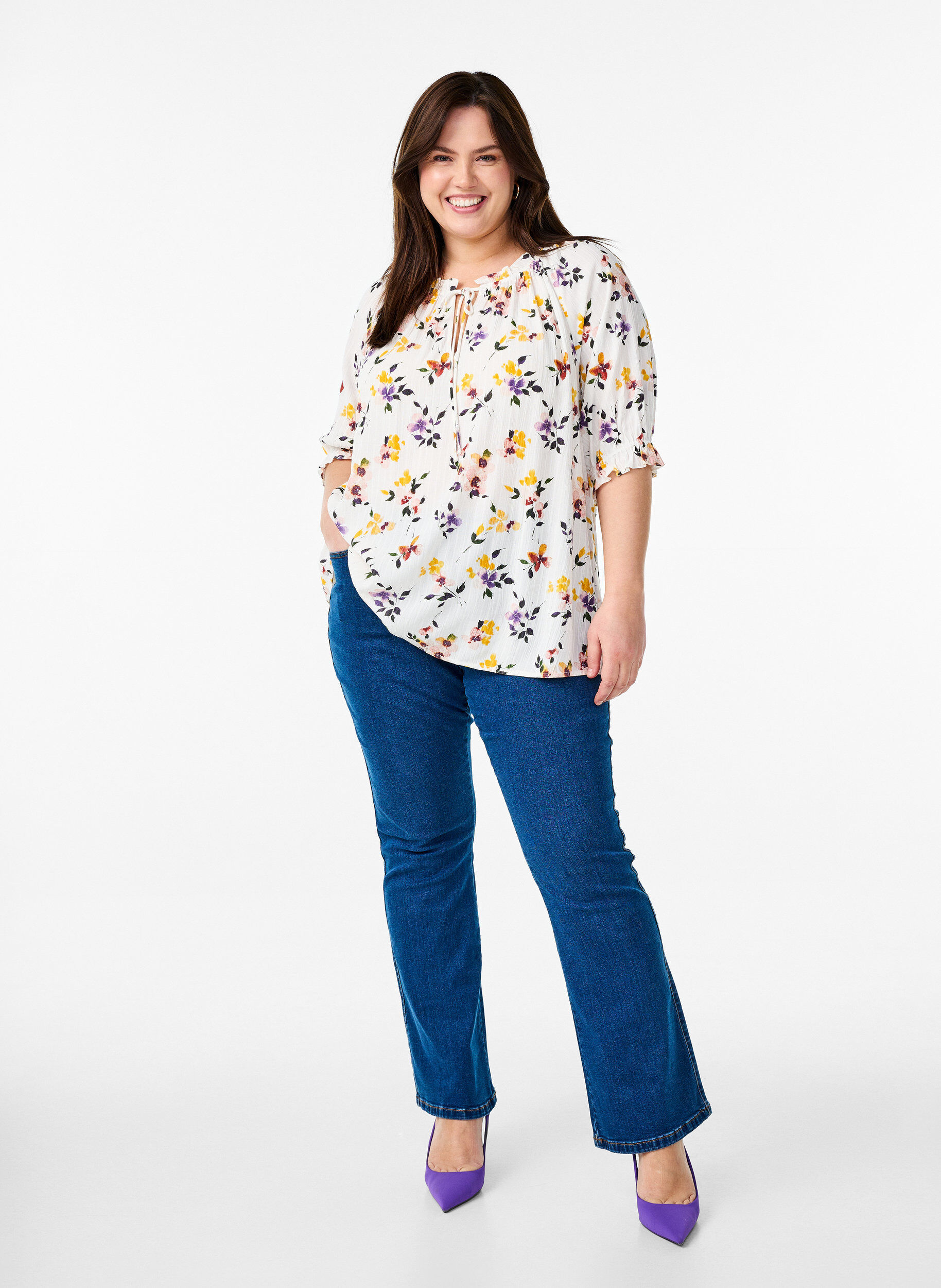 Zizzifashion Floral viscose blouse with half-length sleeves, White, Model image number 1