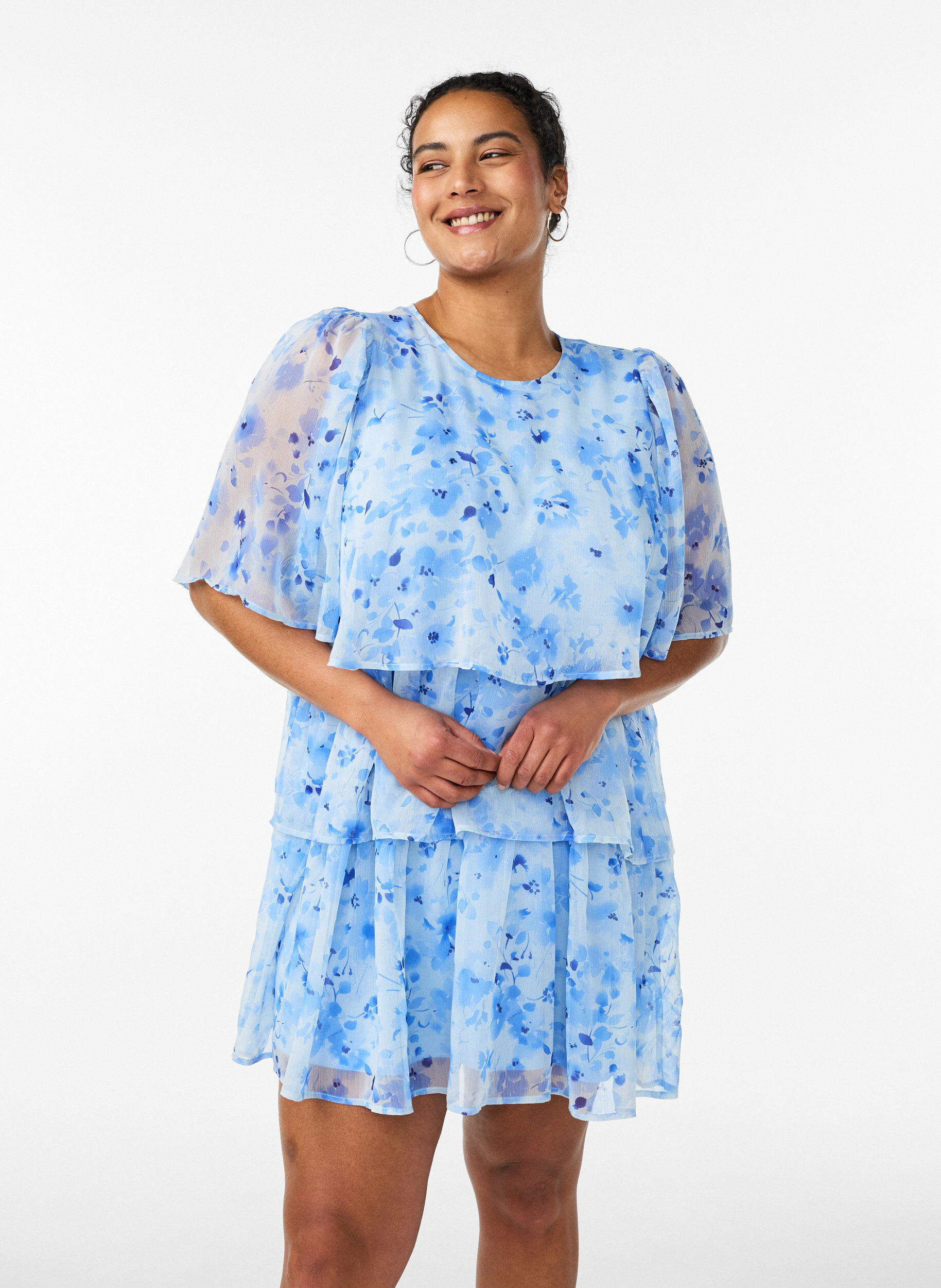 Short chiffon-look dress with floral print and ruffle layers, Blue, Model