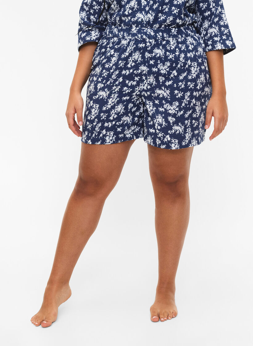 Floral cotton night shorts, V. Indigo Flower AOP, Model image number 2