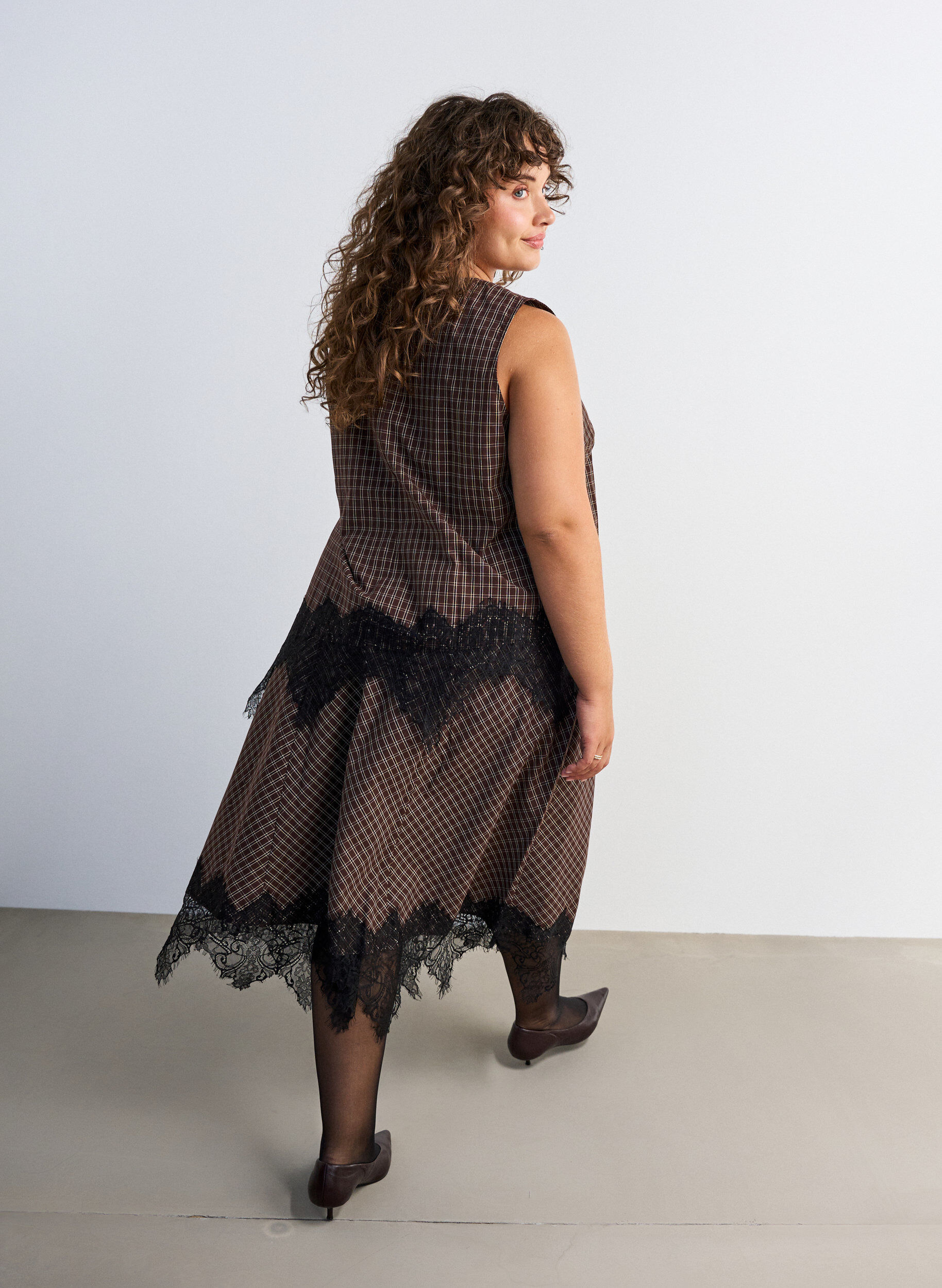 ZizzifashionMidi skirt with lace trim and check pattern, Brown, Model image number 1