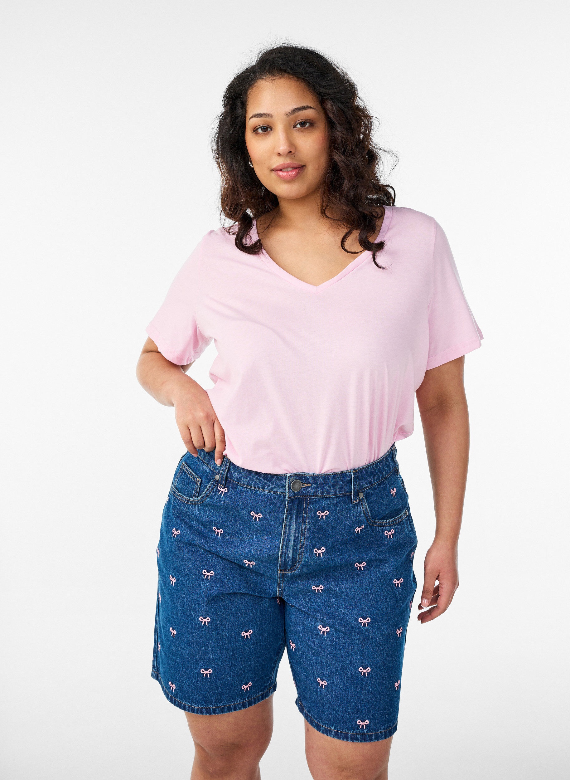 Zizzifashion Embroidered denim shorts, Blue, Model image number 0