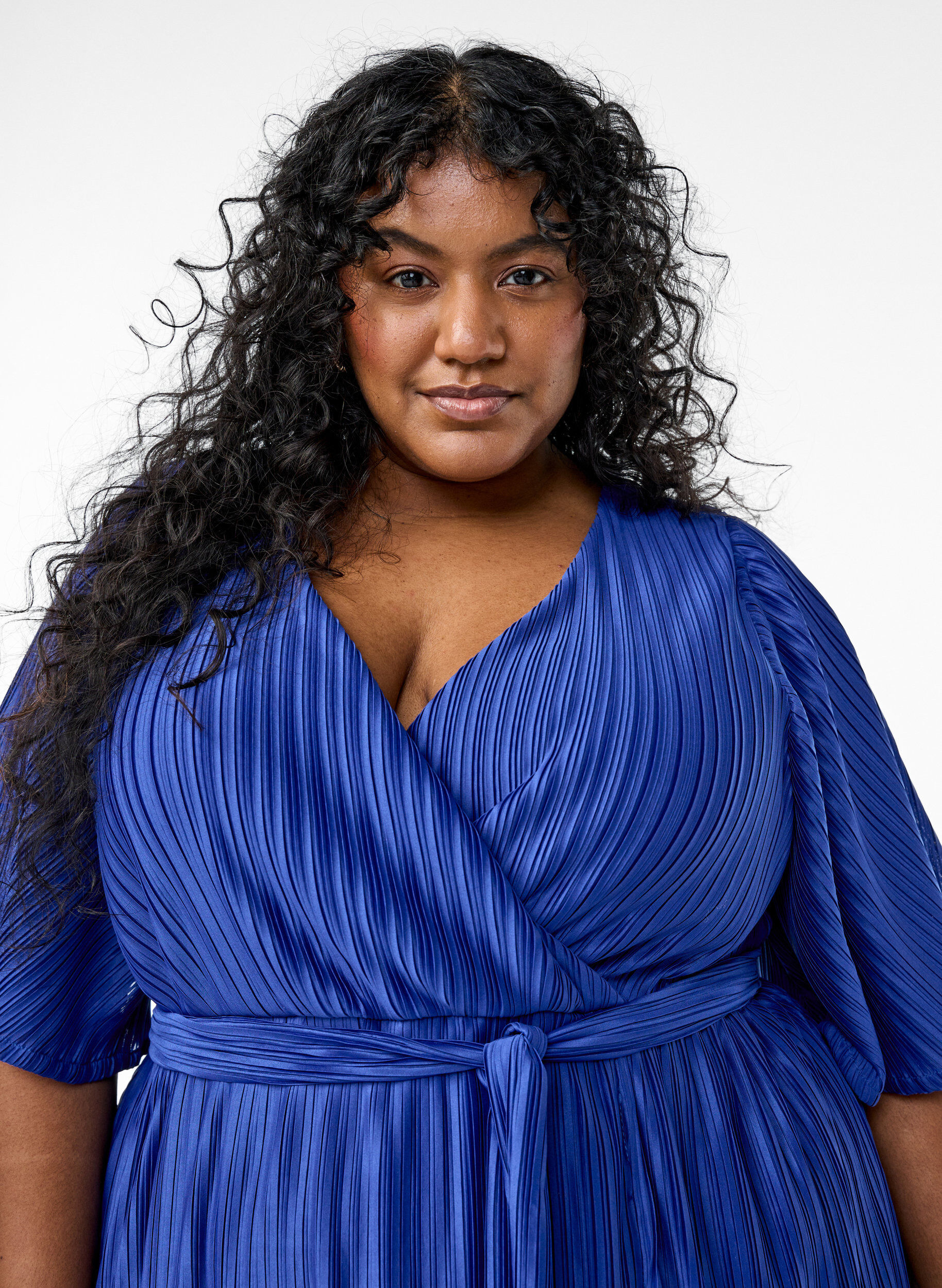 Zizzifashion Pleated midi dress with batwing sleeves, Blue, Model image number 2