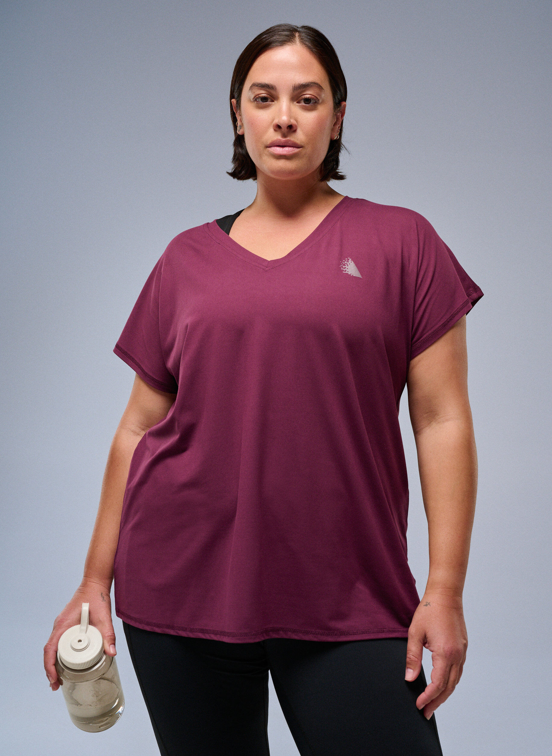 Zizzifashion Loose training t-shirt with v-neck, Red, Image image number 0