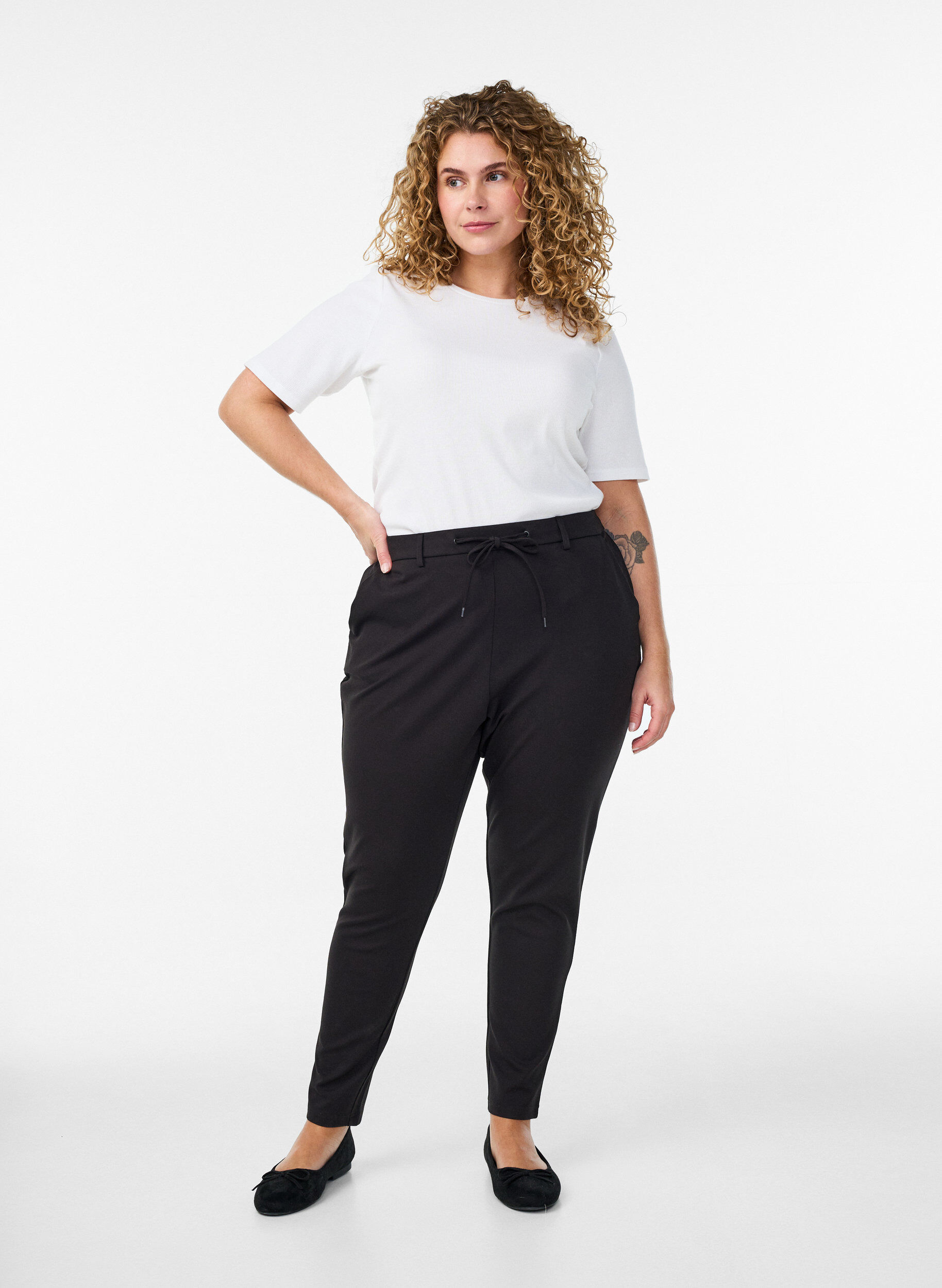 Cropped Maddison trousers, Black, Model