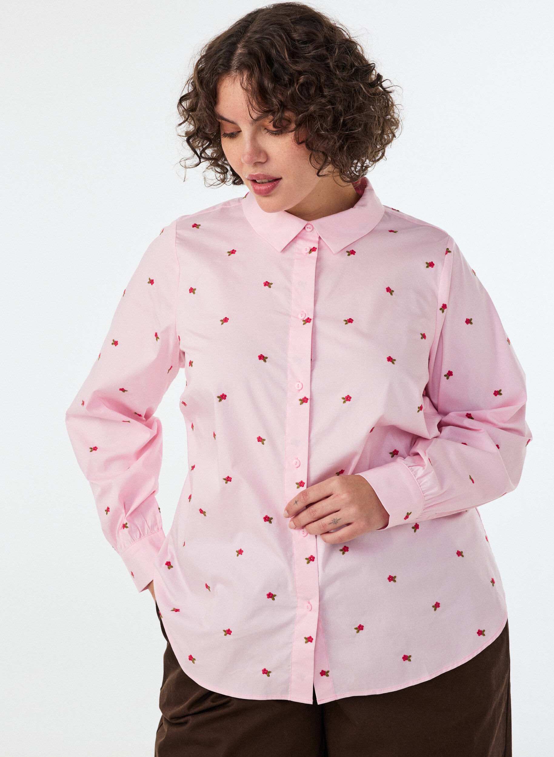 Shirt with embroidered flowers, Pink, Model