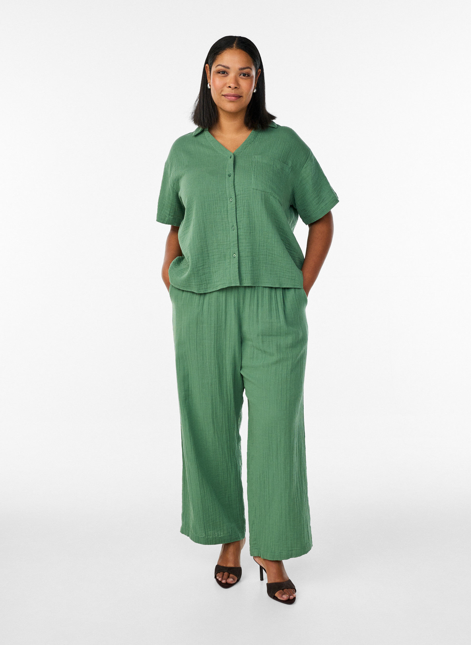 Zizzifashion Cotton muslin blouse with short sleeves, Green, Model image number 1