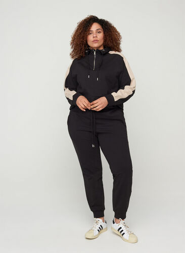 Sweatpants with pockets, Black, Model image number 0