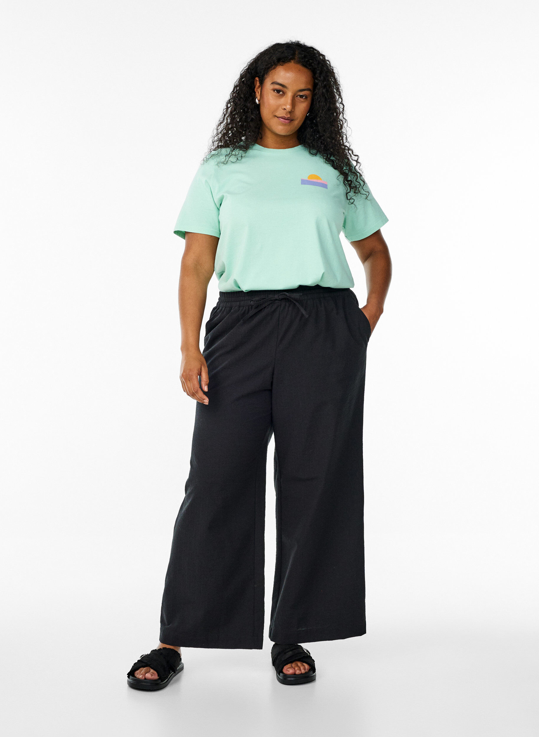 Loose trousers with high waist and pockets, Black, Model