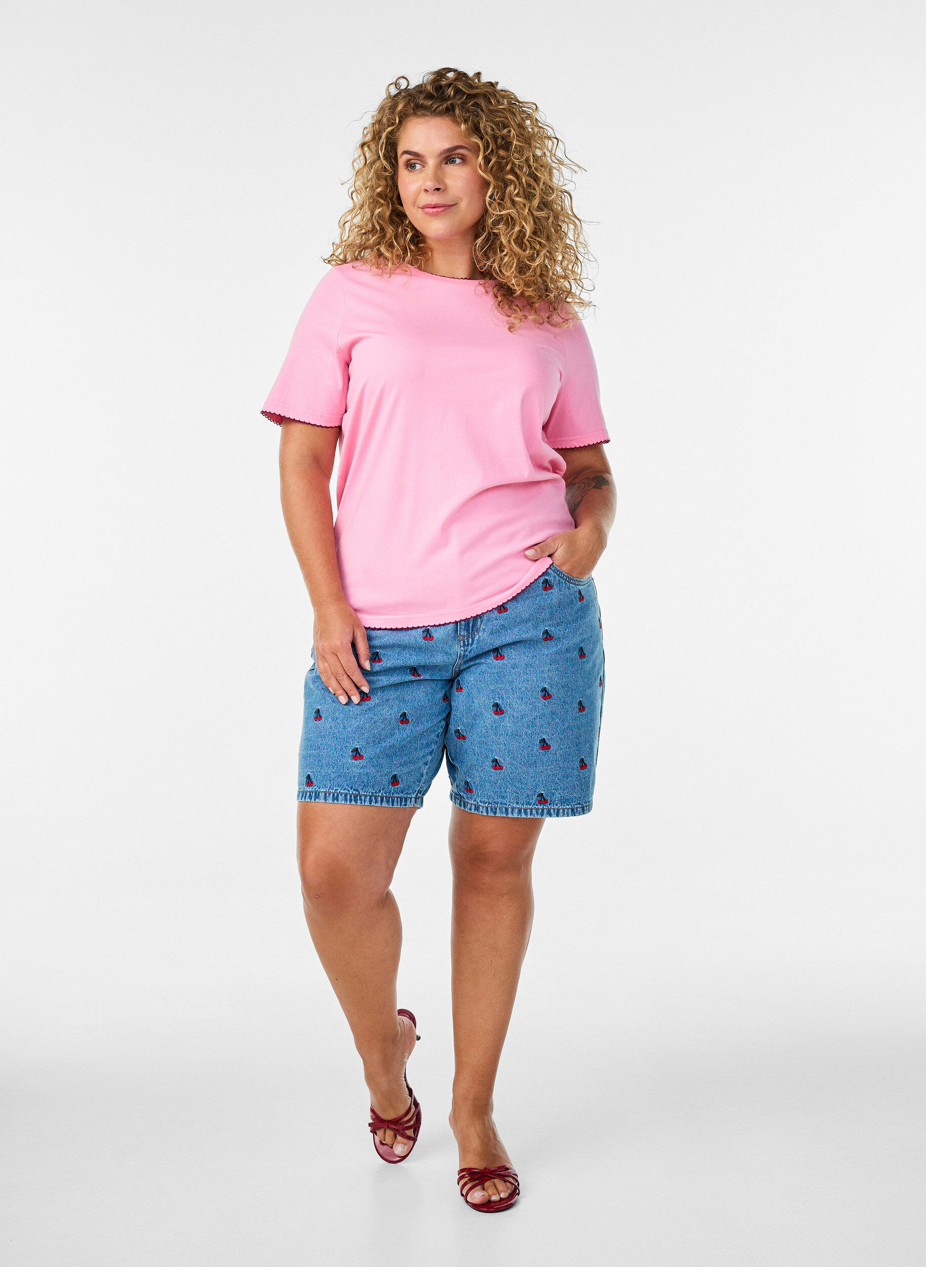 Zizzifashion Cotton T-shirt with wavy contrasting edges, Pink, Model image number 1